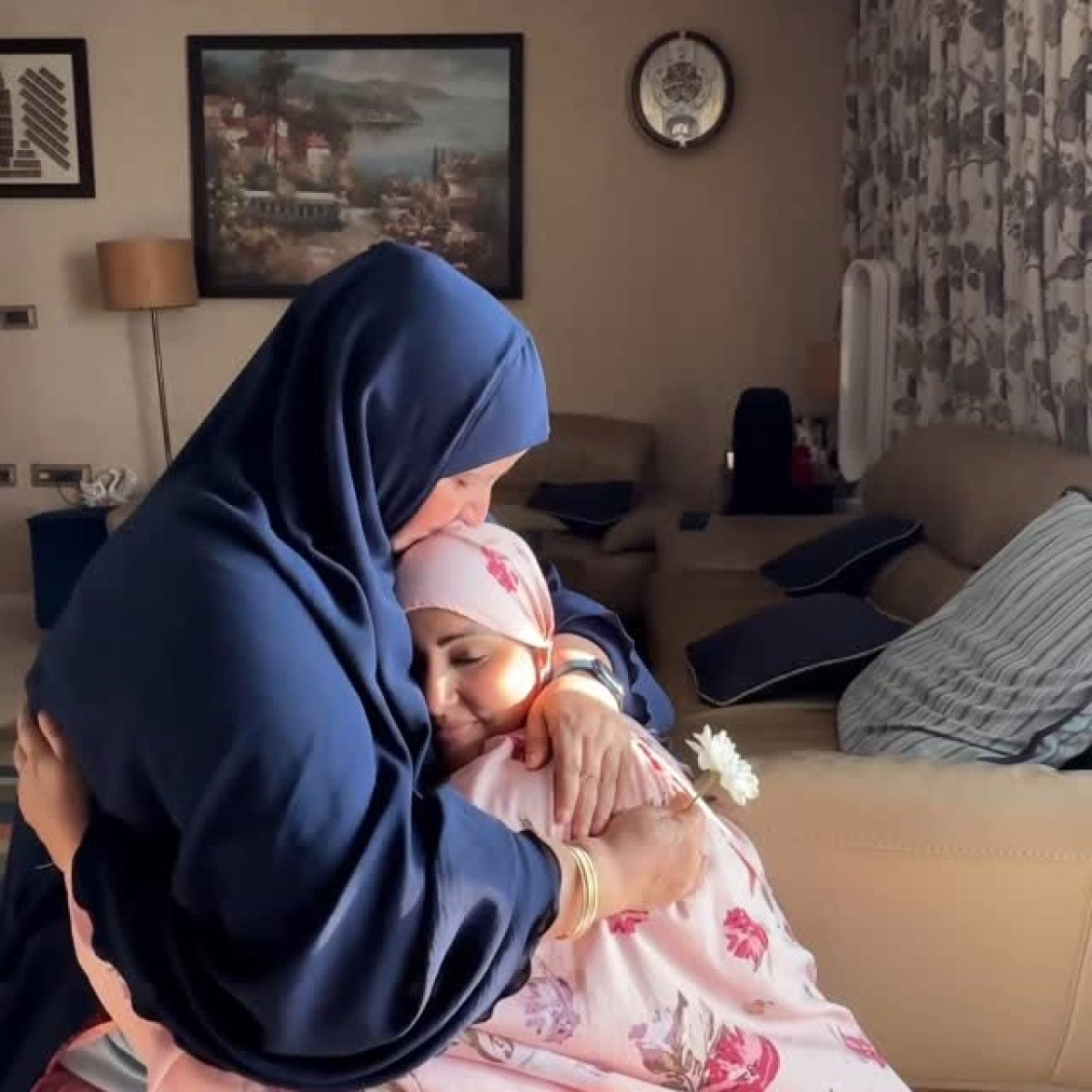 Capturing the essence of devotion: Hina Khan's moving tribute to her mother's endless love