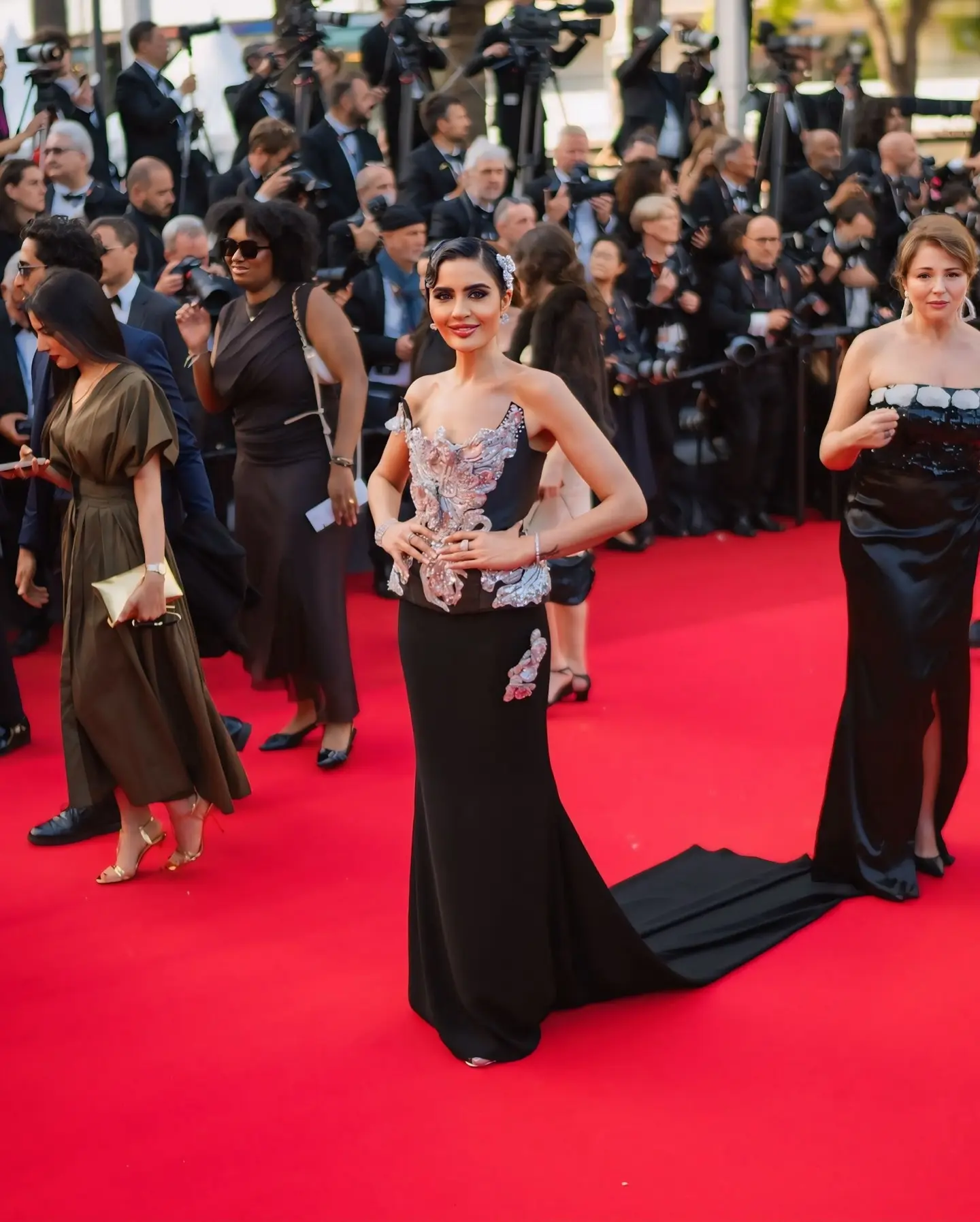 Hollywood Glam Shines At Cannes Red Carpet