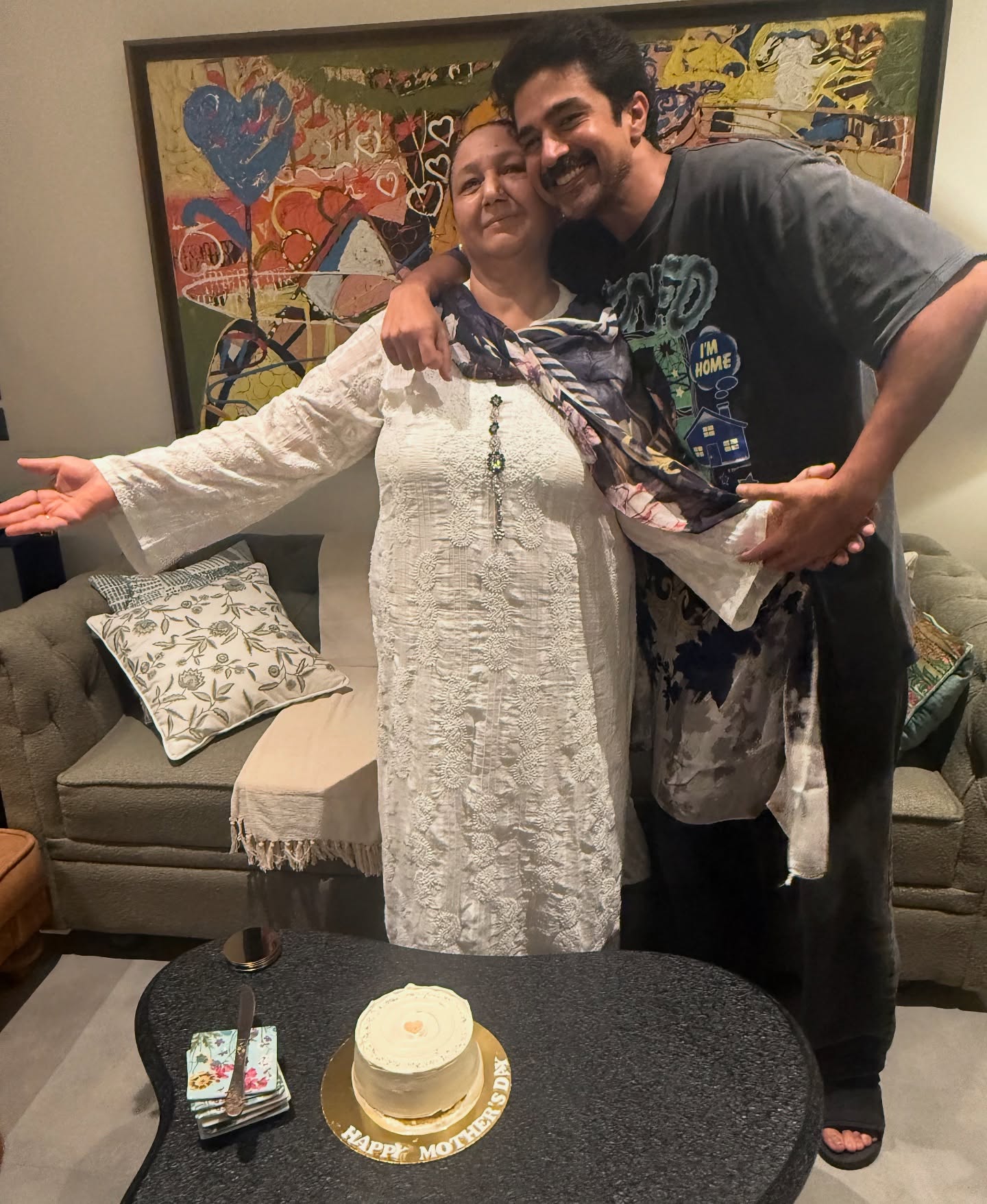 Huma Qureshi Shares Heartwarming Family Moment