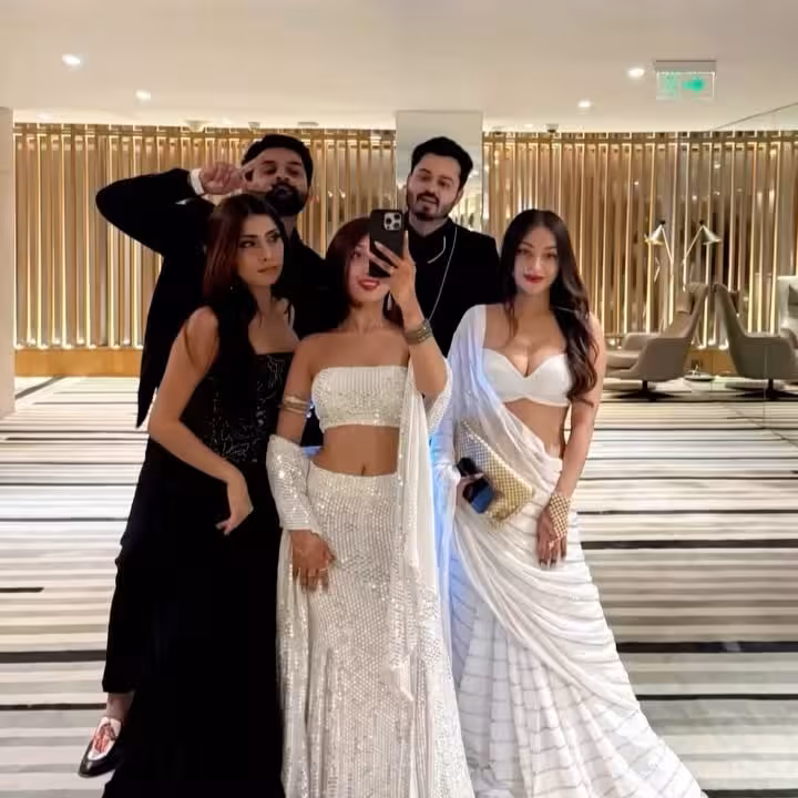 Iira Soni Dazzles With Mirror-Themed Glamour