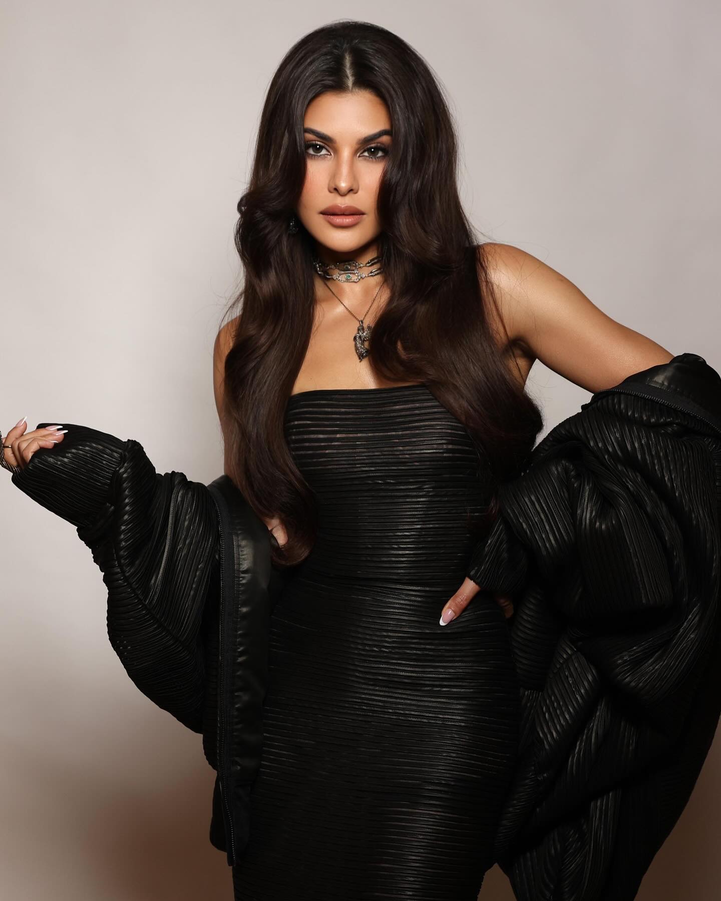 Jacqueline Fernandez Dazzles At Zee Cine Awards