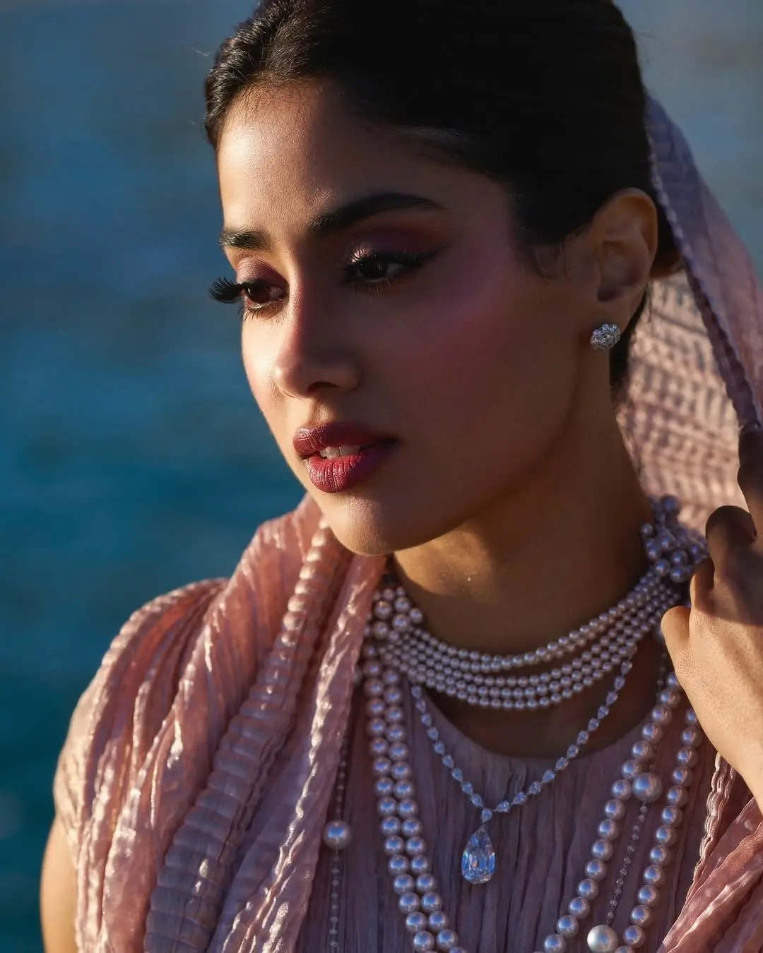 Janhvi Kapoor Dazzles In Ethereal Tarun Tahiliani Look