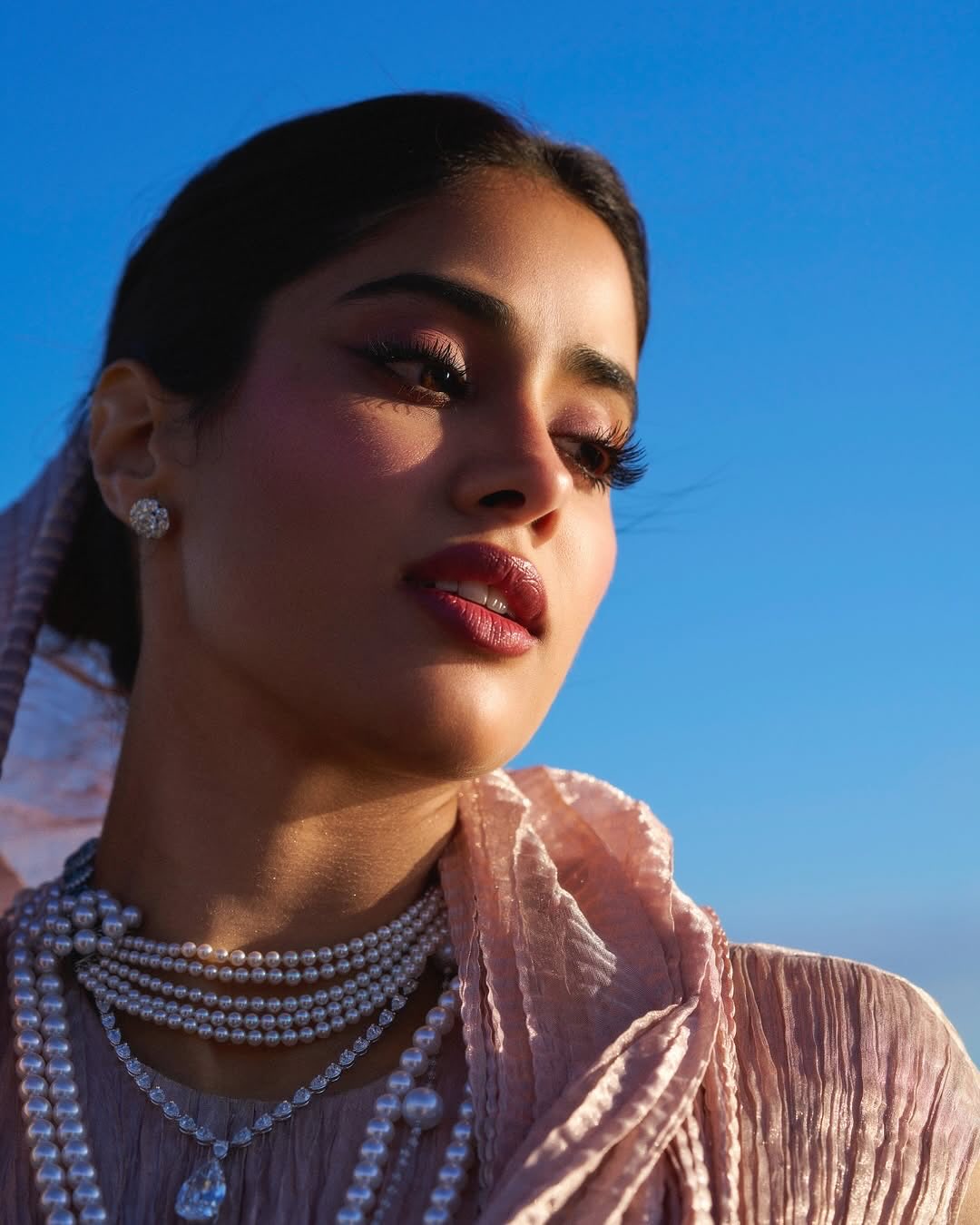 Janhvi Kapoor Dazzles In Ethereal Tarun Tahiliani Look