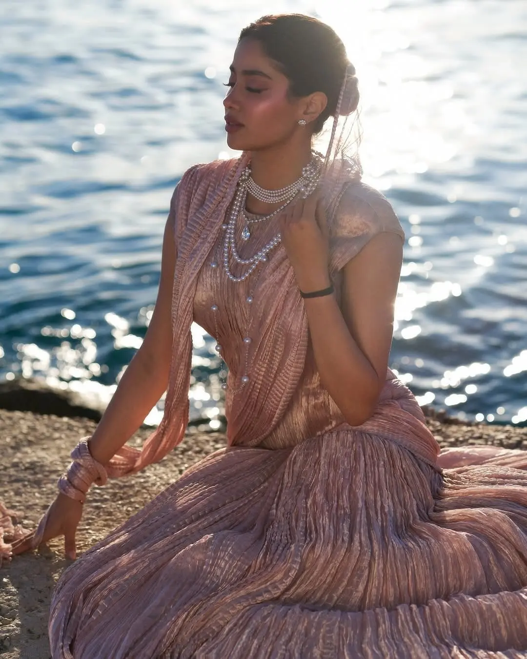 Janhvi Kapoor Dazzles In Ethereal Tarun Tahiliani Look