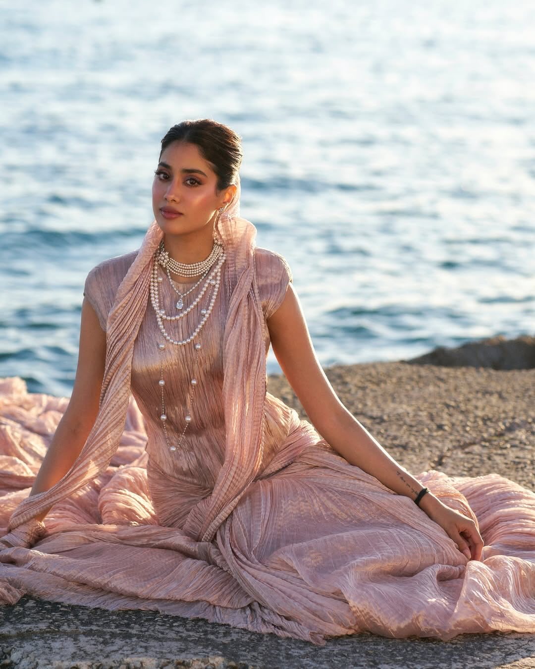 Janhvi Kapoor Dazzles In Ethereal Tarun Tahiliani Look