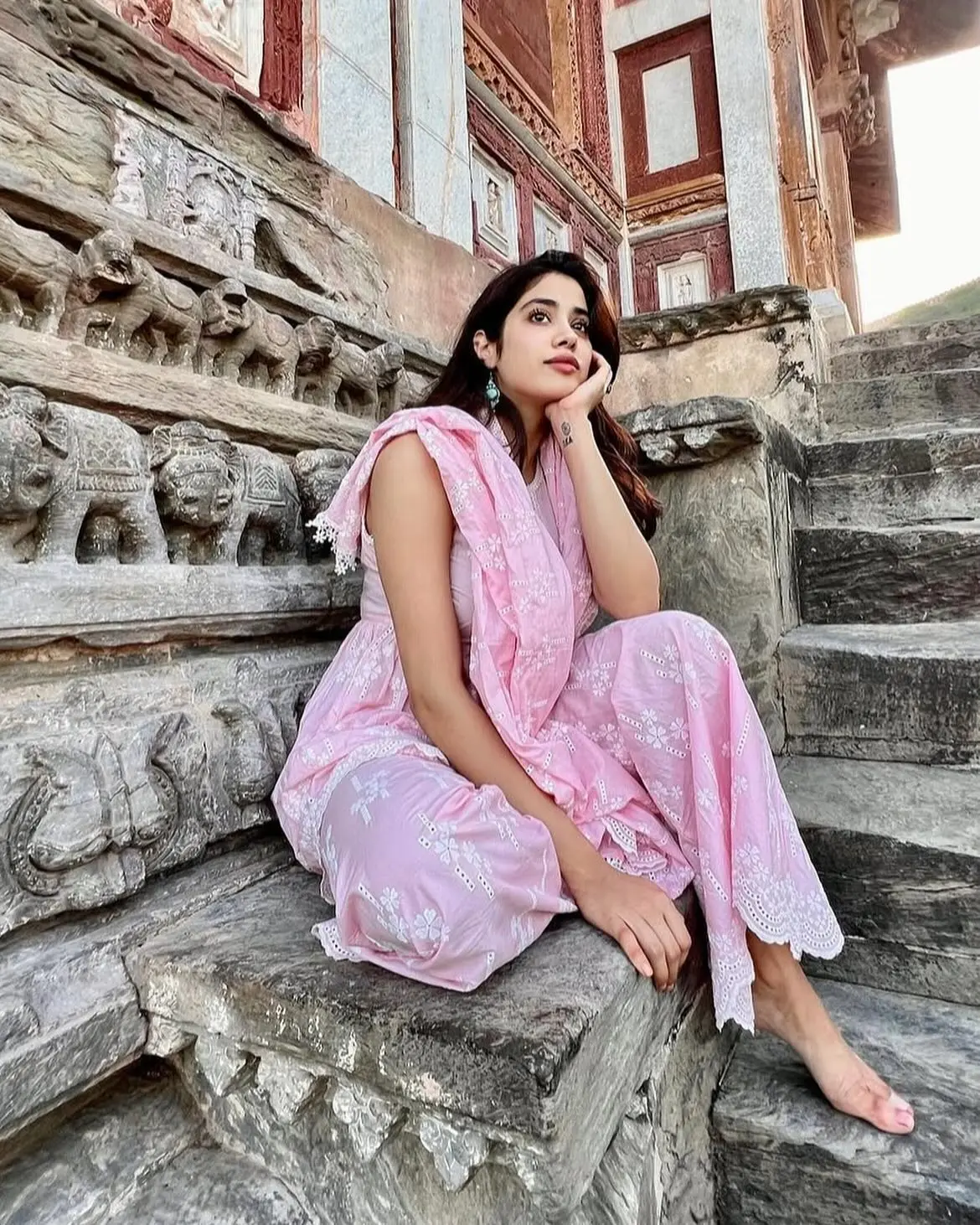 Janhvi Kapoor Seeks Sacred Blessings