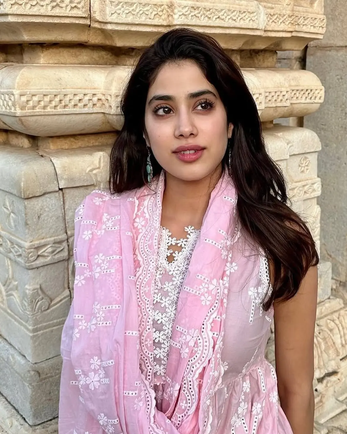 Janhvi Kapoor Seeks Sacred Blessings