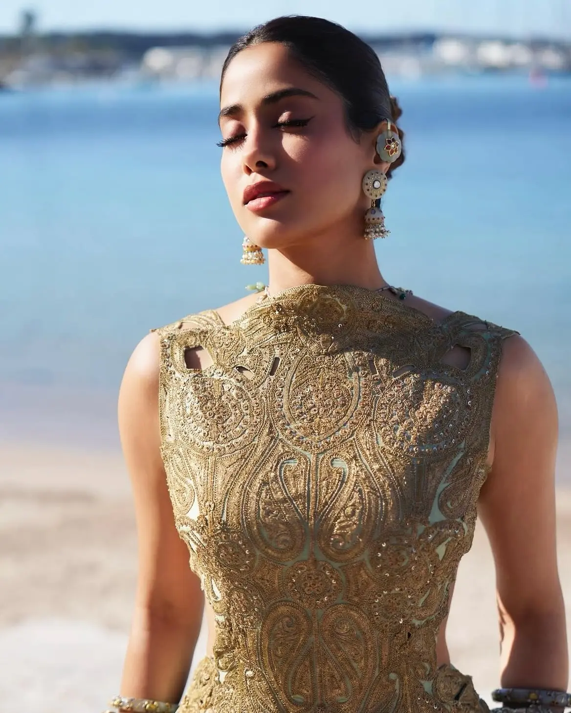 Janhvi Kapoor Stuns In Custom Anamika Khanna Look
