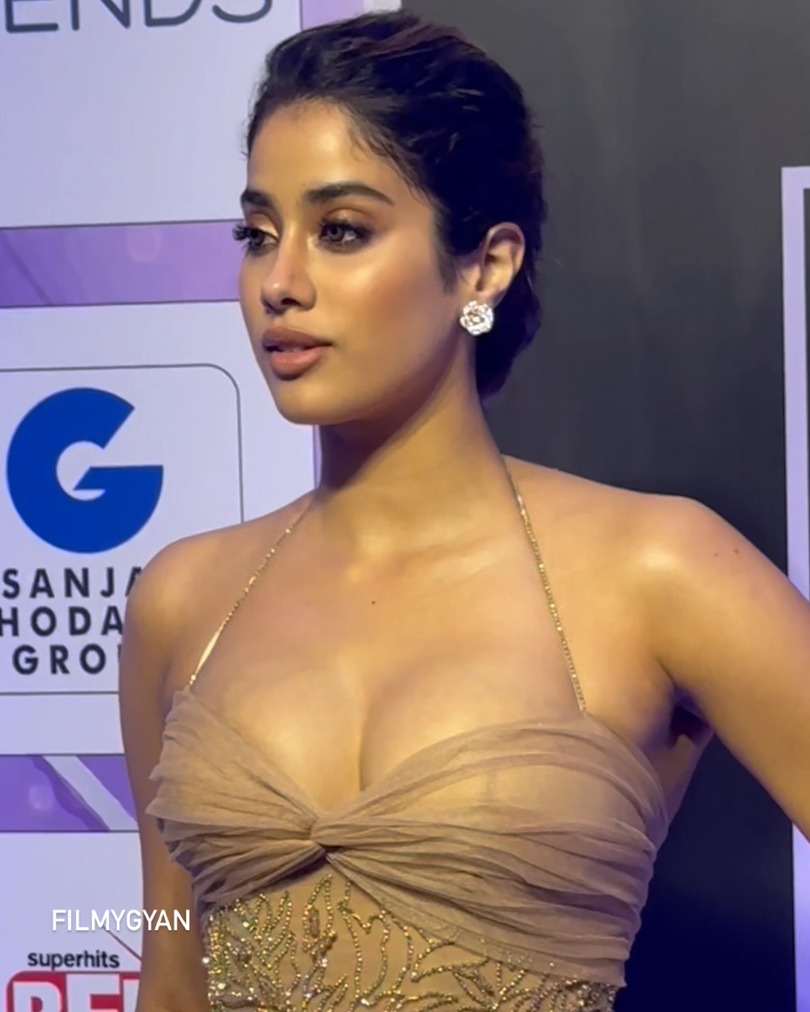 Janhvi Stuns In Archive Glamour