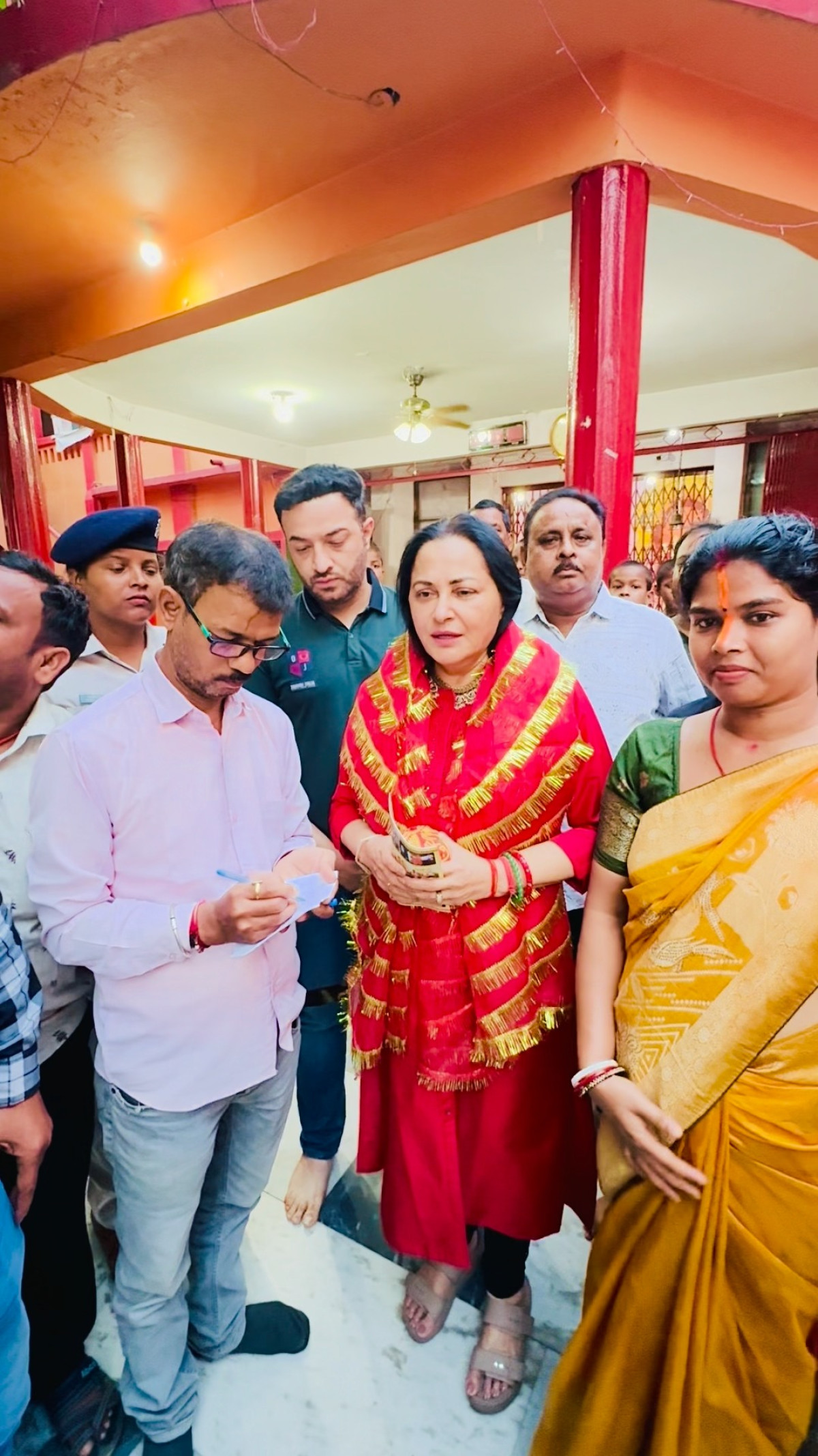 Jaya Prada Performs Sacred Water Ritual In Dhanbad Jaya Prada honors tradition at Bhuifolk Mandir, offering blessings via sacred ritual now!!
