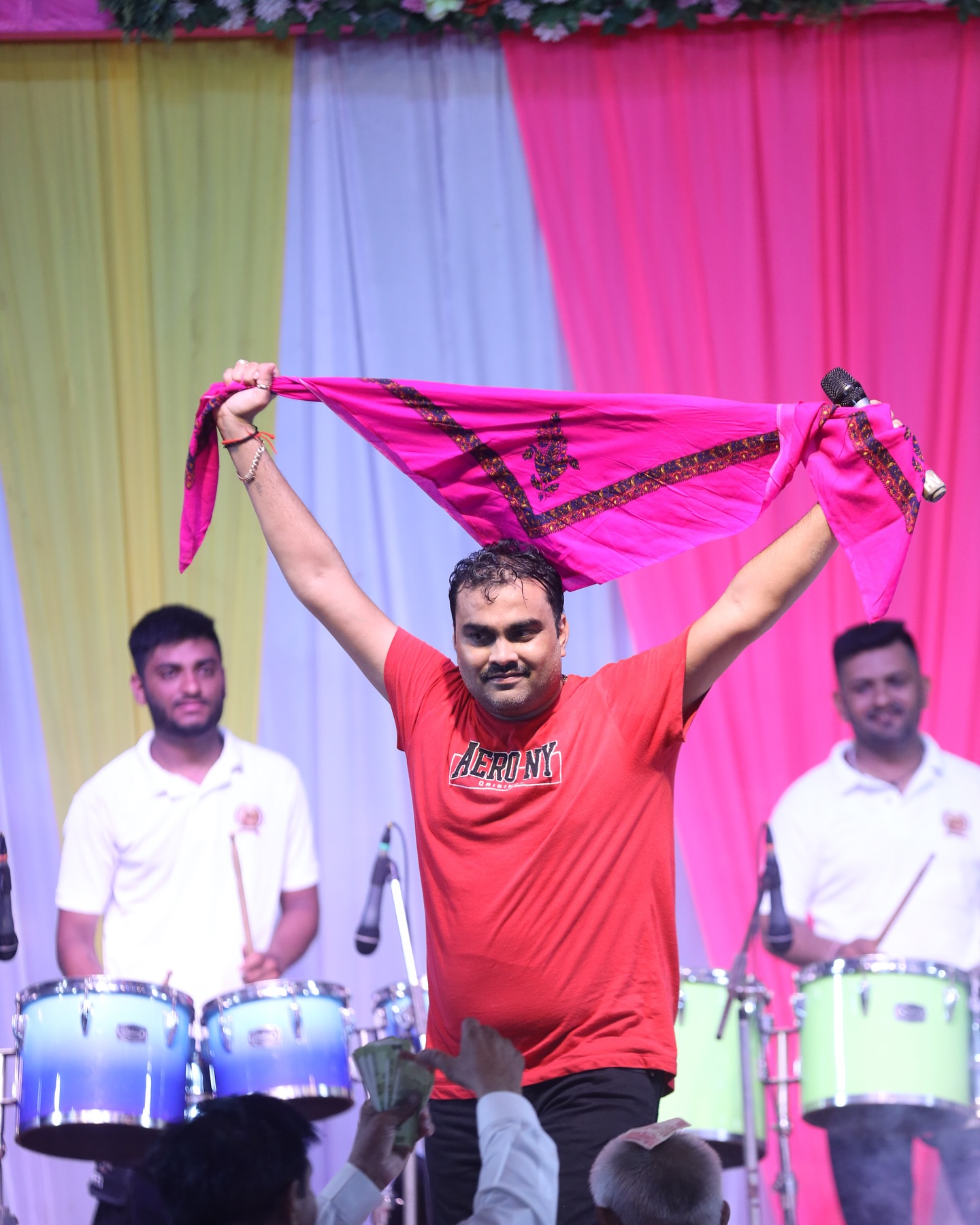 Jignesh Barot Lights Up Mandvi With Rass Garba