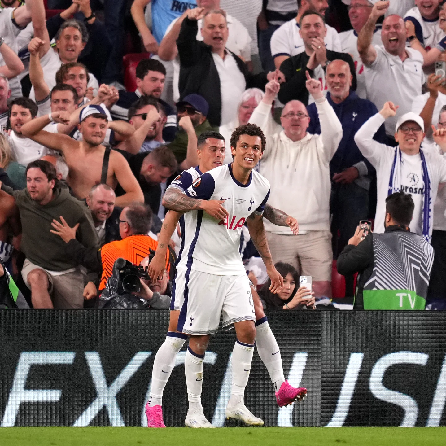 Johnson Puts Tottenham In Dreamland A jaw-dropping goal lights up UEL as Sony LIV brings live Tottenham magic to fans.