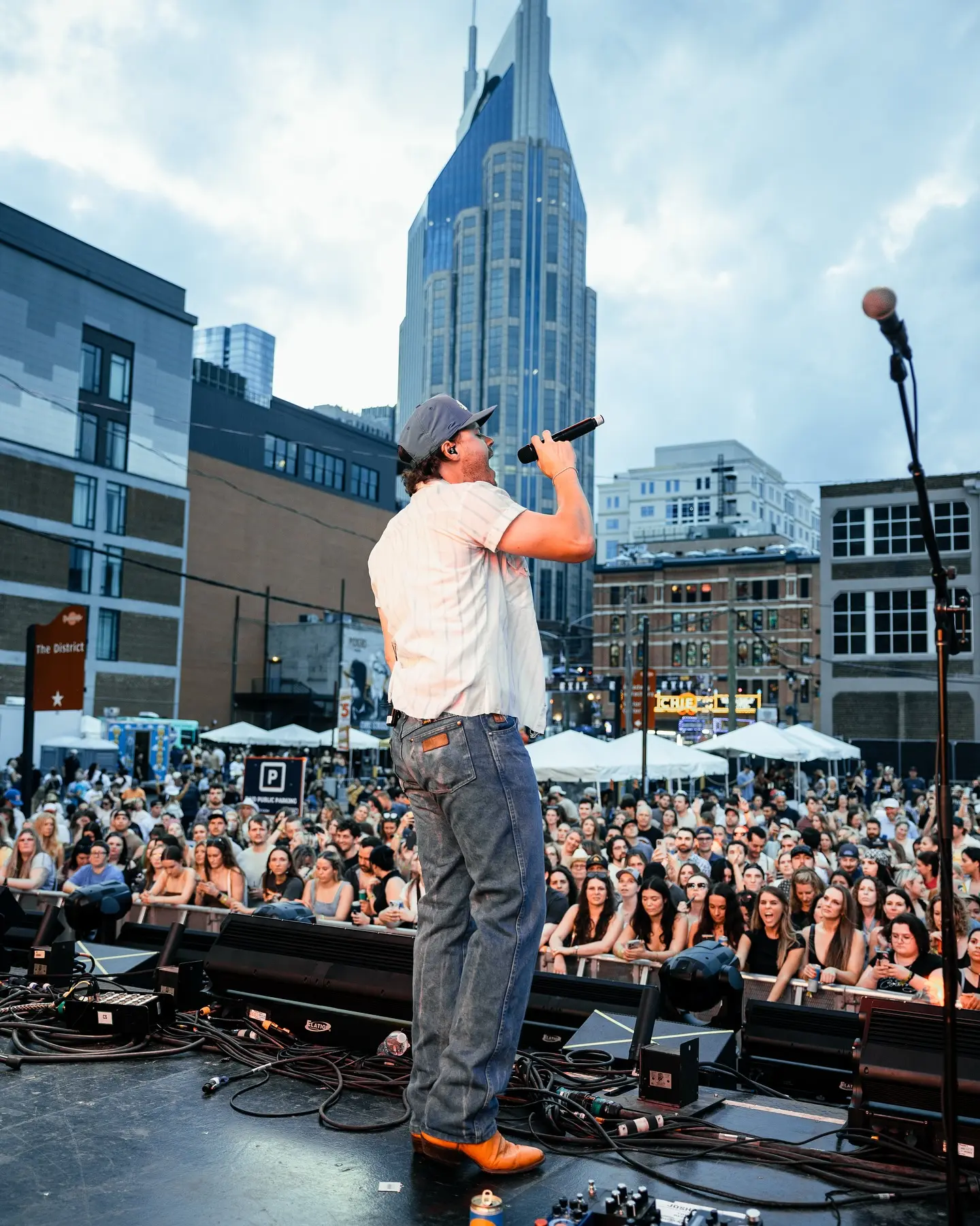 Josh Ross Festival Weekend Insights Artist Josh Ross captures blessing moments at Barstool Nashville and Sand In My Boots Fest
