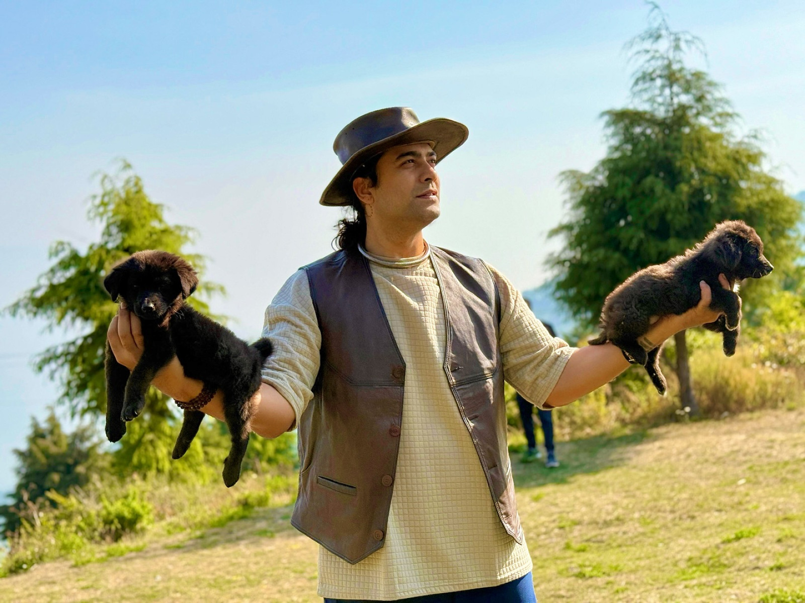 Jubin Nautiyal Spots Furry Cuddles In New Instagram Post A heartwarming message as the acclaimed singer embraces the power of love and playful paws.
