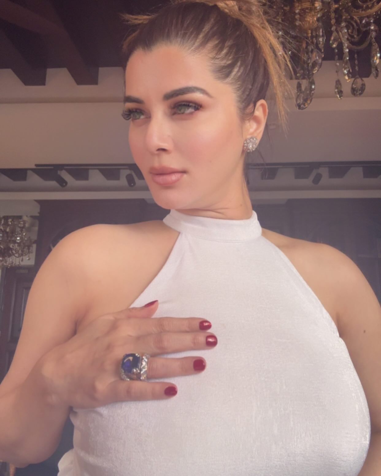 Kainaat Arora Shines in New April Update Kainaat exudes chic elegance in her fresh post, capturing a vibrant spring look, April 30