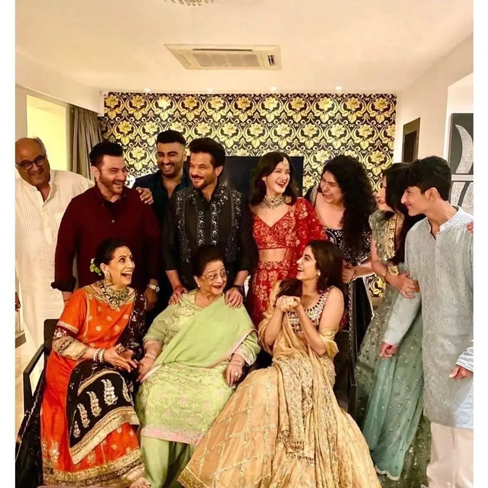Kapoor Celebrates 41 Years Of Marriage