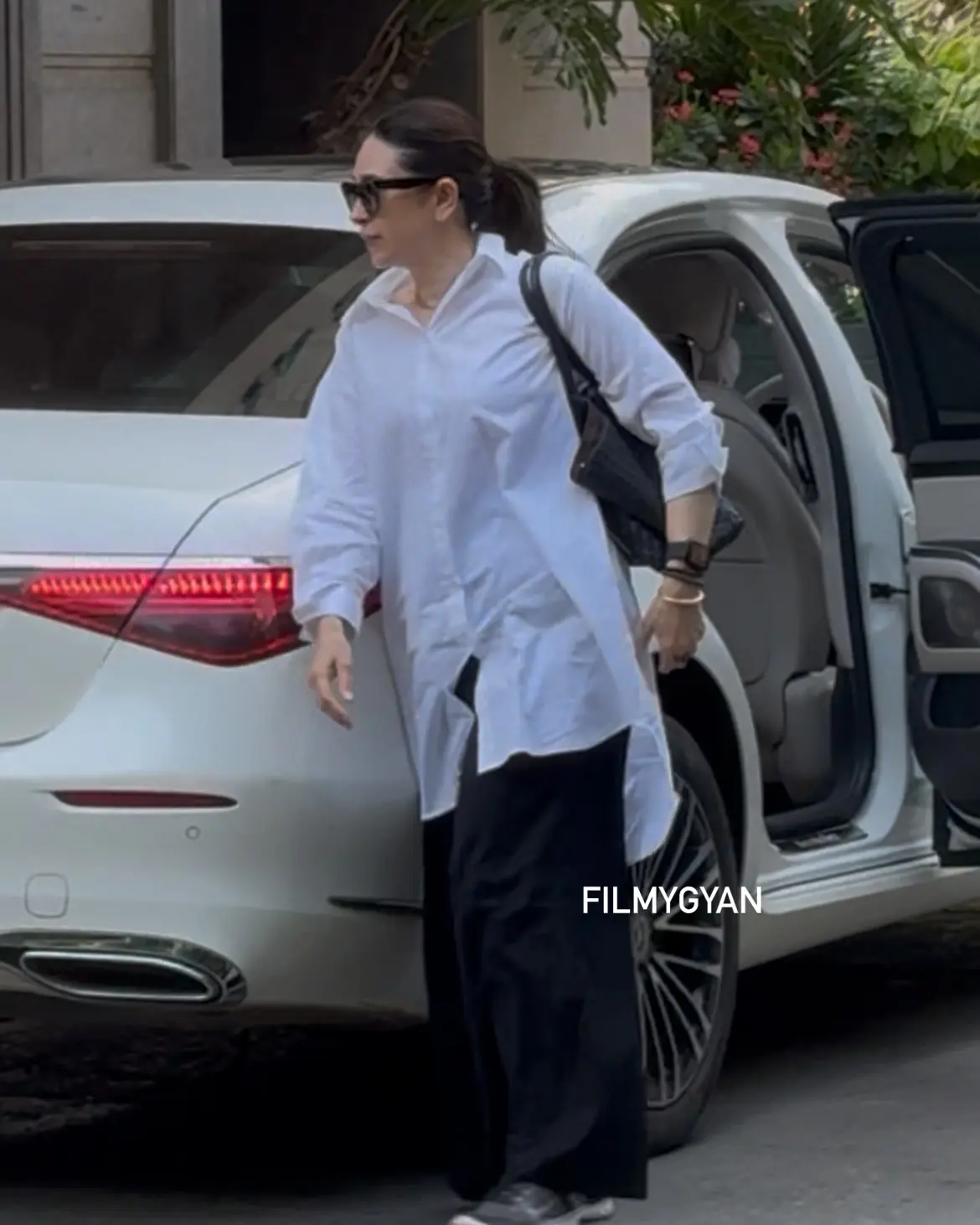Kapoor Sisters Enjoy Family Time At Historic Home