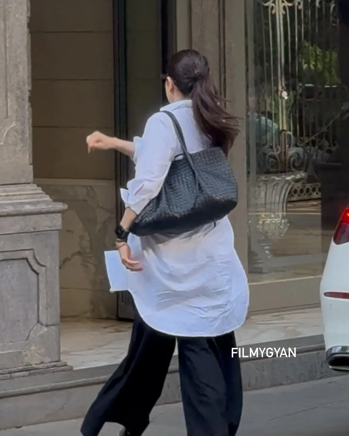 Kapoor Sisters Enjoy Family Time At Historic Home
