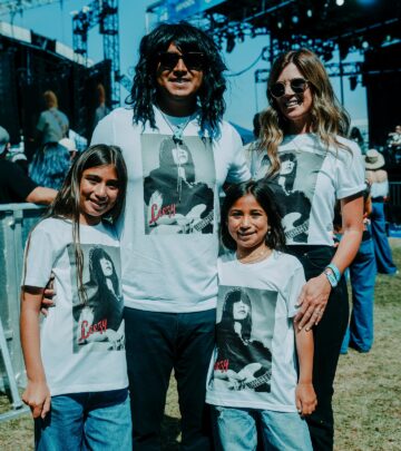 Khruangbin Takes San Diego: A Vibrant Visual Journey