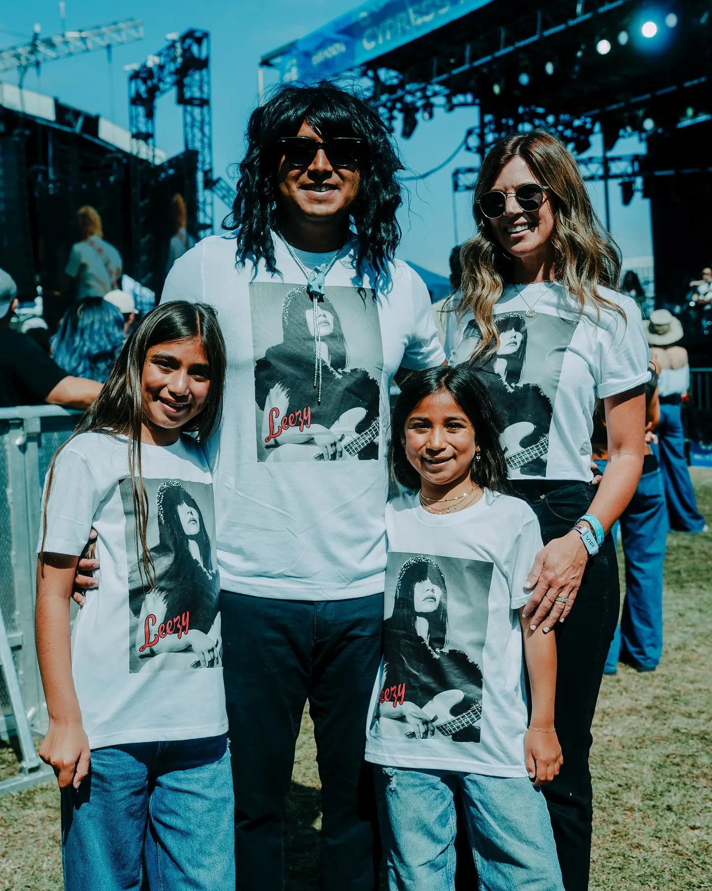 Khruangbin Takes San Diego: A Vibrant Visual Journey A stunning display of urban energy as Khruangbin sparks a visual tour in San Diego in art!