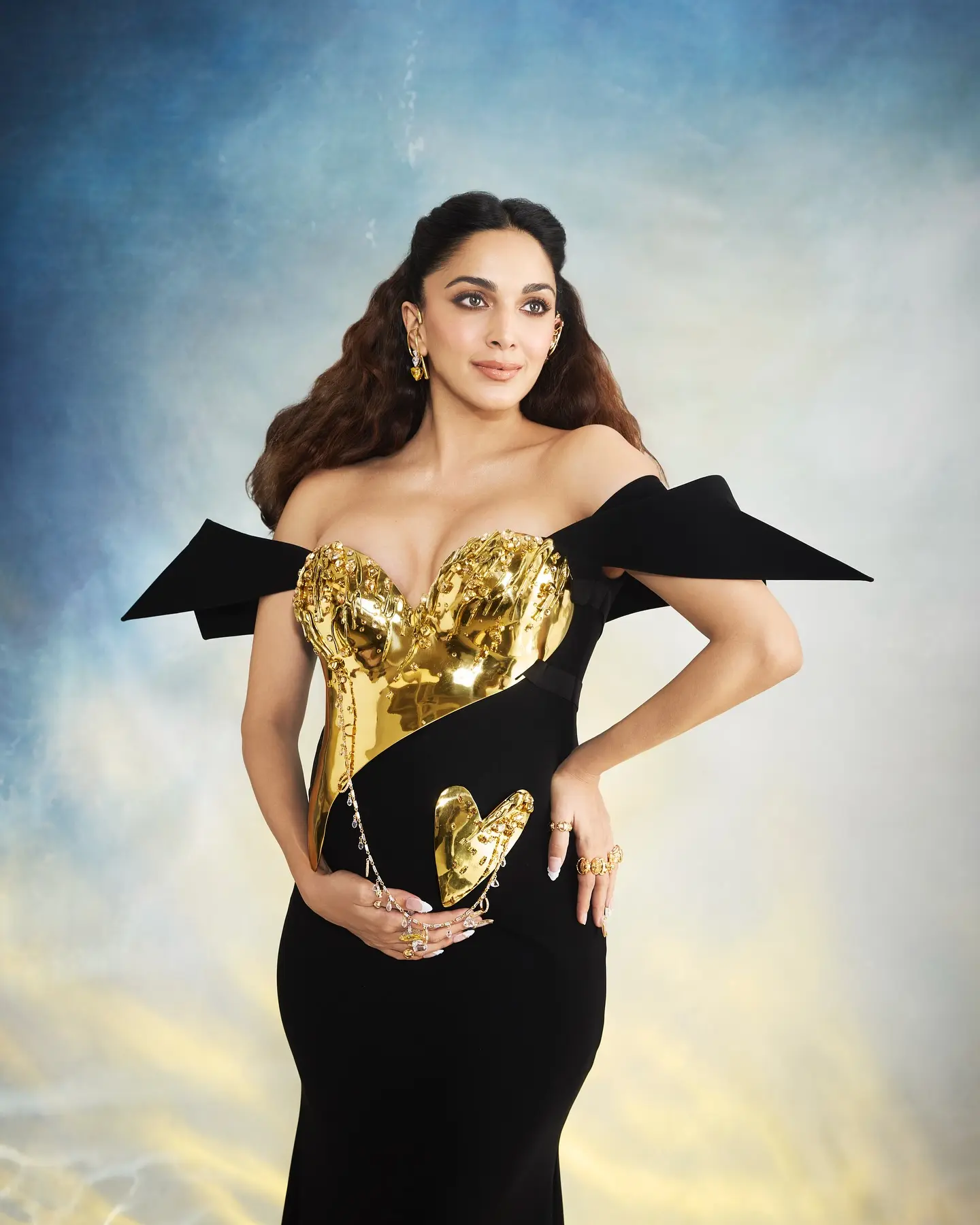 Kiara Advani Stuns In Chic Monday May Ensemble