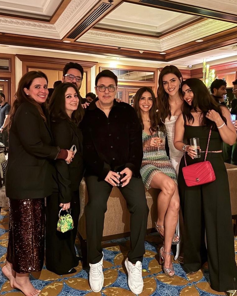Kriti Sanon Reflects On April's Fleeting Moments