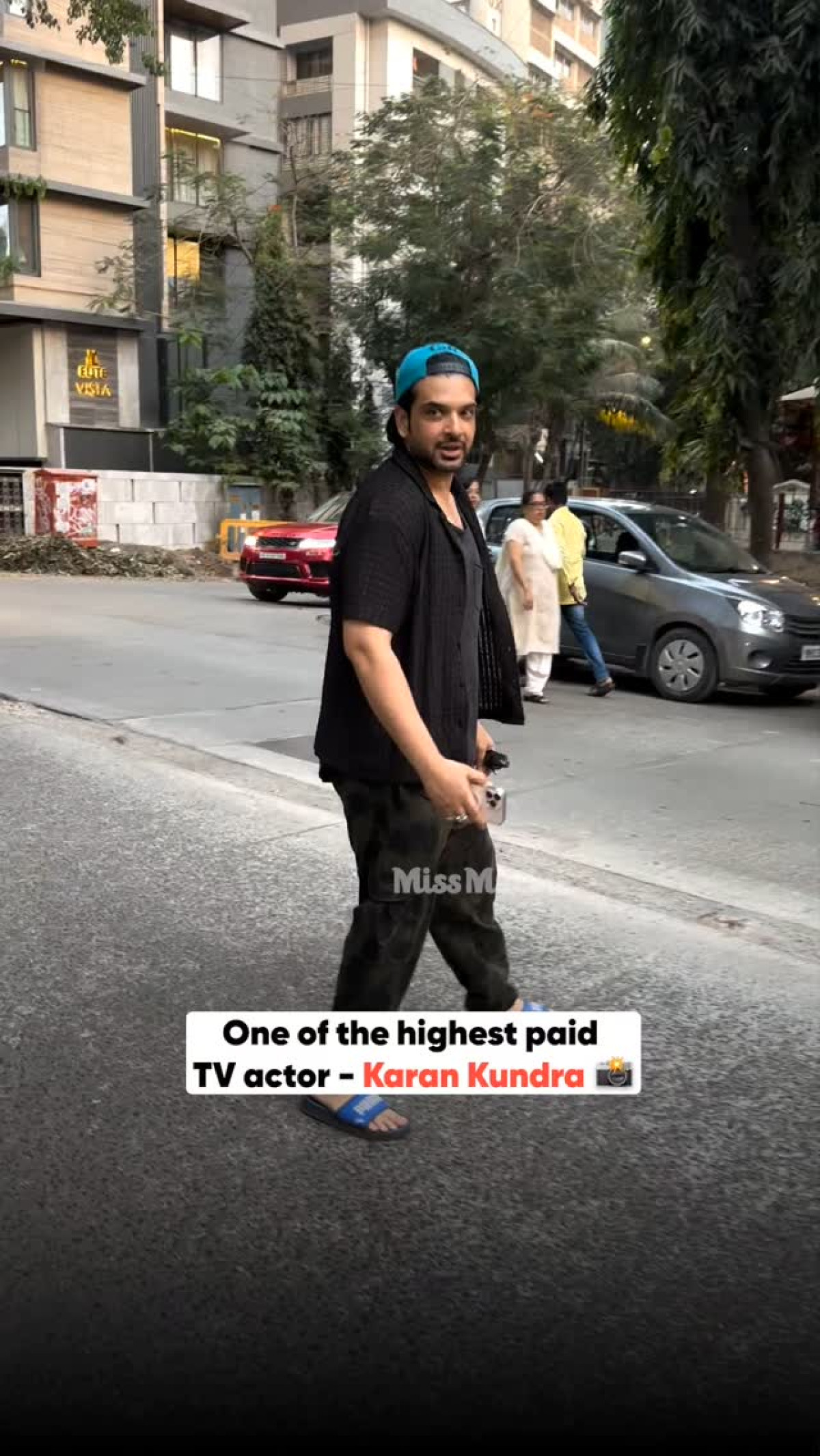 Spotted in town, actor Kundrra charms fans with skillful versatility on screen and stage!!