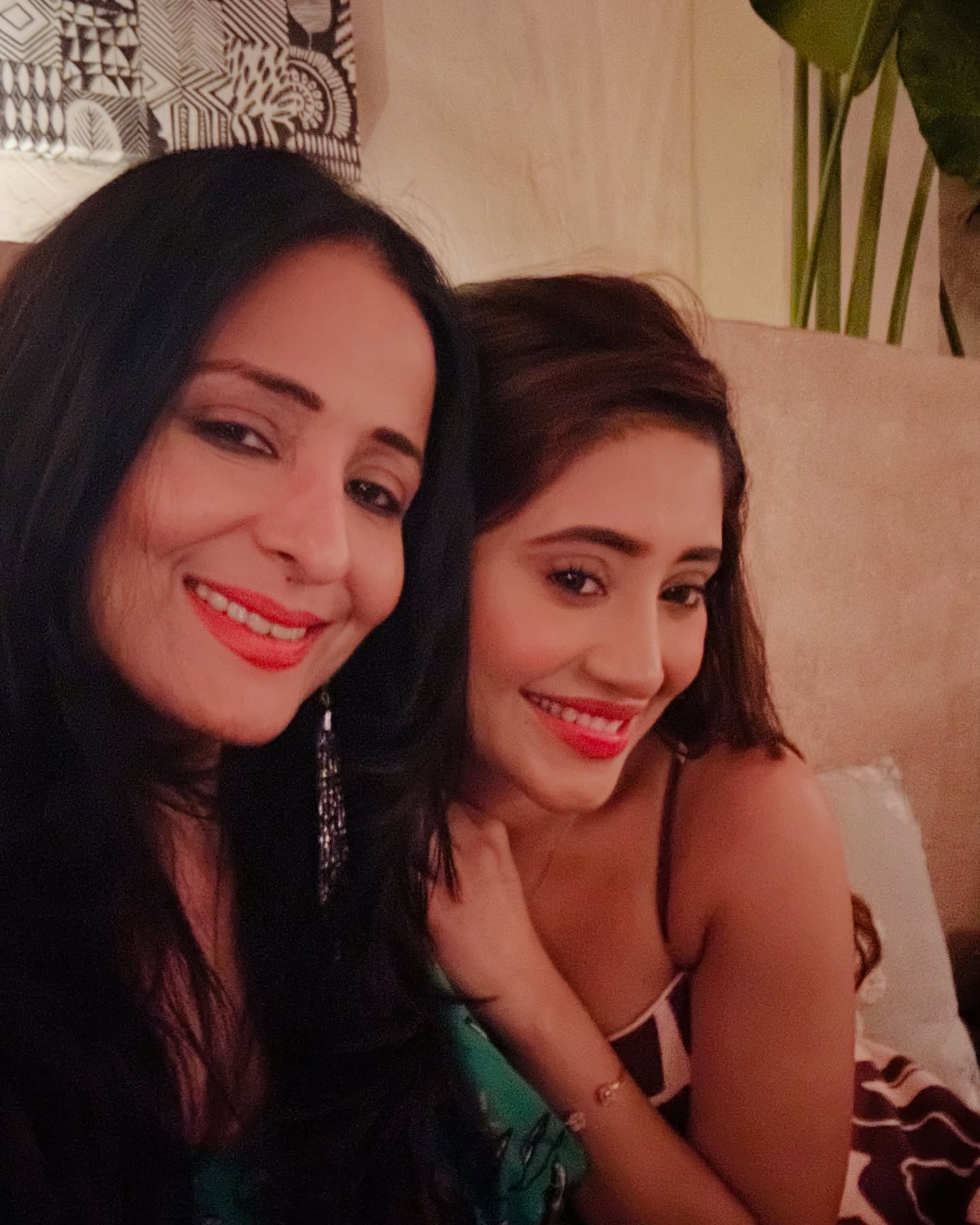 Lataa Celebrates Sweetheart Birthday With Heartfelt Message Actor image consultant Lataa Saberwal shows true affection in memorable birthday tribute!