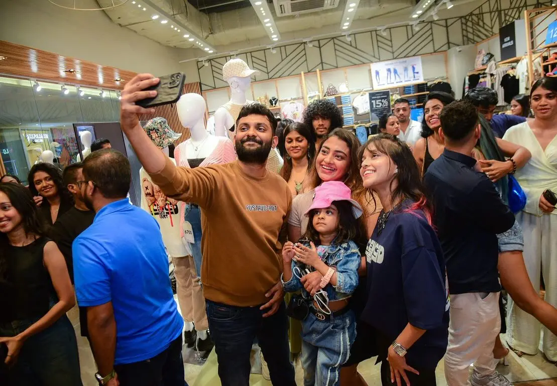 Licenced Debut Drop Mesmerizes Fans at Colombo City Centre