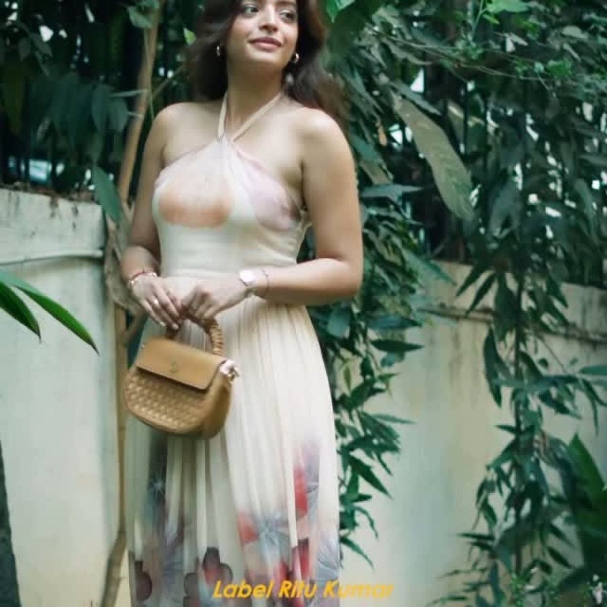 Lisa Mishra Elevates Style With Elegant Prints And Bold Cuts Lisa Mishra dazzles in Label Ritu Kumar’s bold prints and edgy cuts that define chic style.