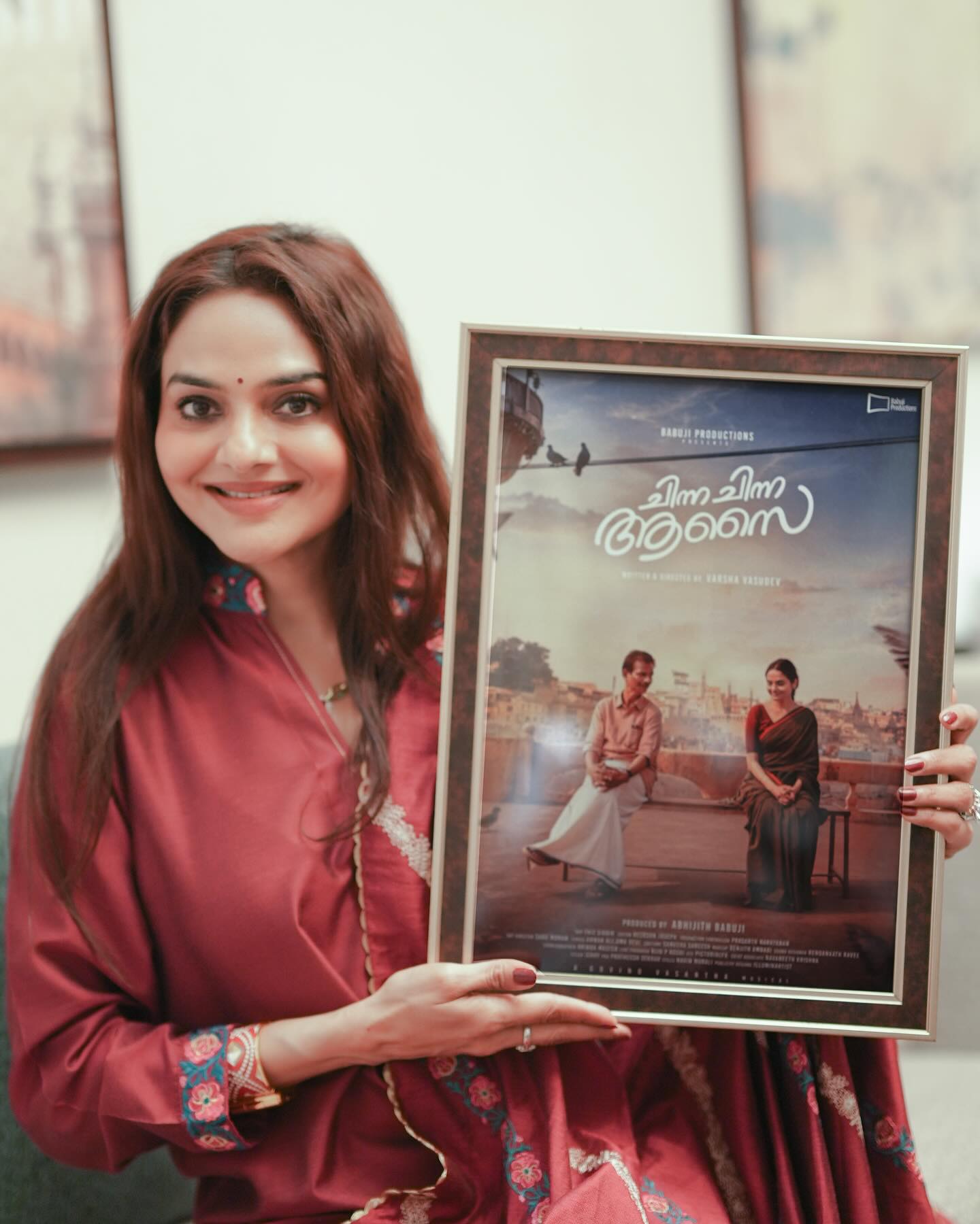 Madhoo Shines In Cinematic Celebration