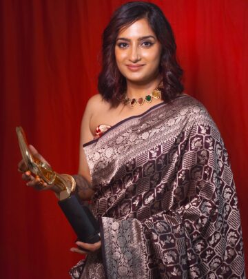 Madhubanti Bagchi Celebrates Zee Cine Award