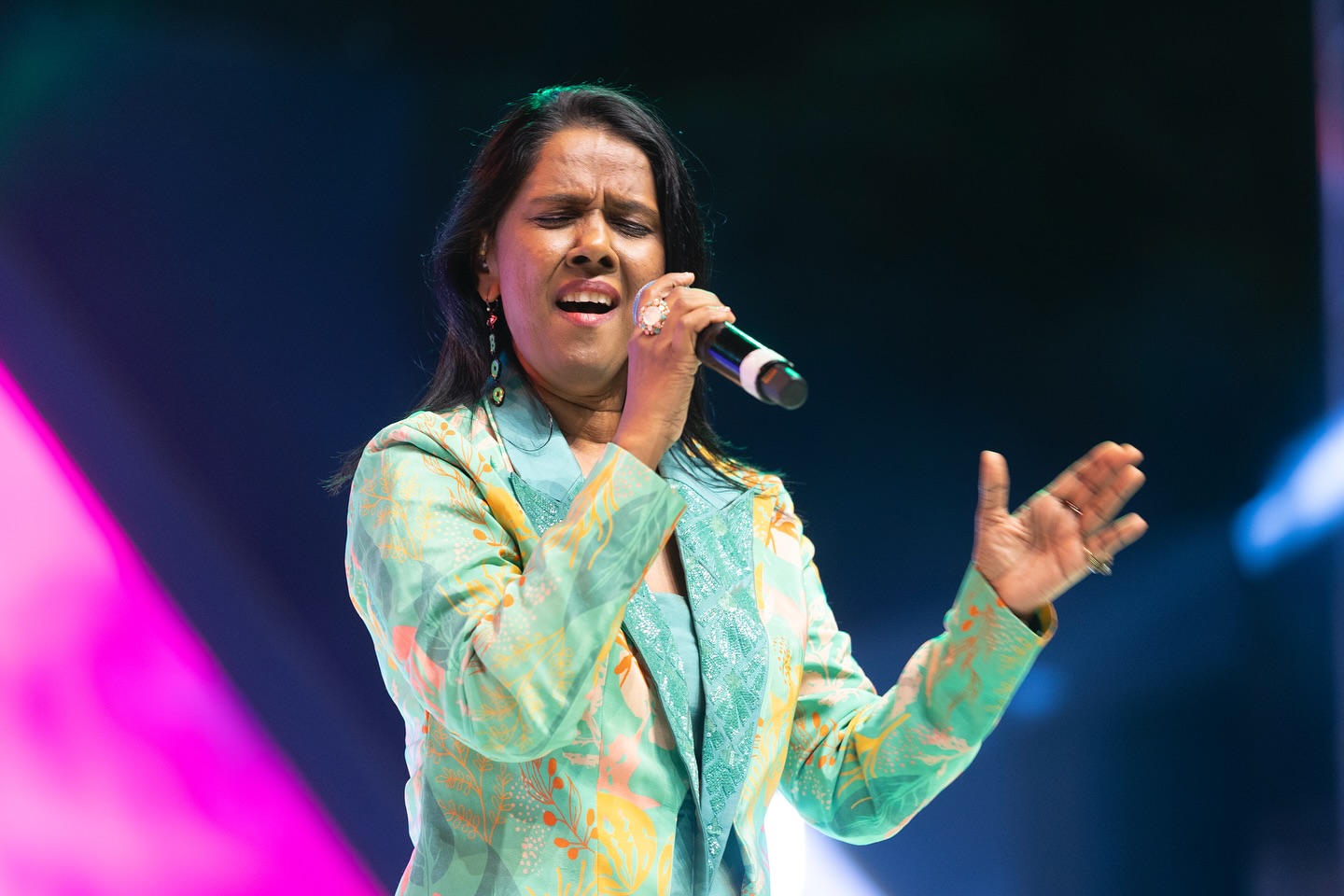 Mahalakshmi Iyer Shines at Maha Vandan Awards
