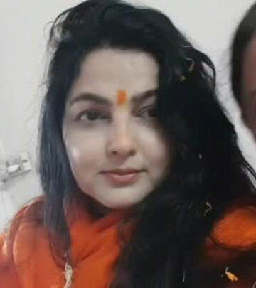 Bollywood icon Mamta Kulkarni shares a tender reminiscence from her childhood days.