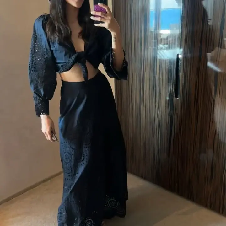 Mandana Karimi's Sunlit Work Holiday