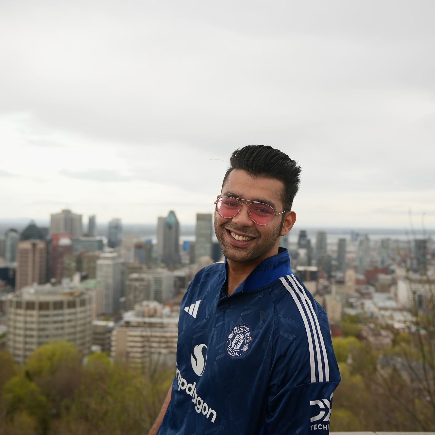 Manhar Seth Enjoys A Fun-Filled Canada Tour Comedian Manhar Seth charms audiences while exploring vibrant locales in Canada on tour!!!