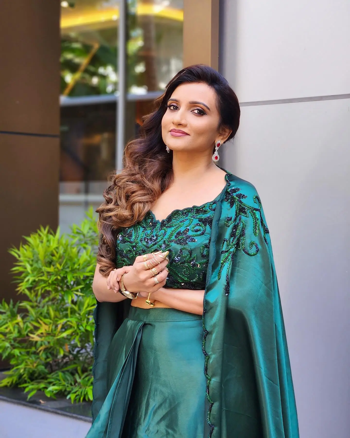 Manjari’s Bold Fashion Statement Manjari dazzles with chic makeup, trendy outfit; setting an iconic trend on Instagram. Now