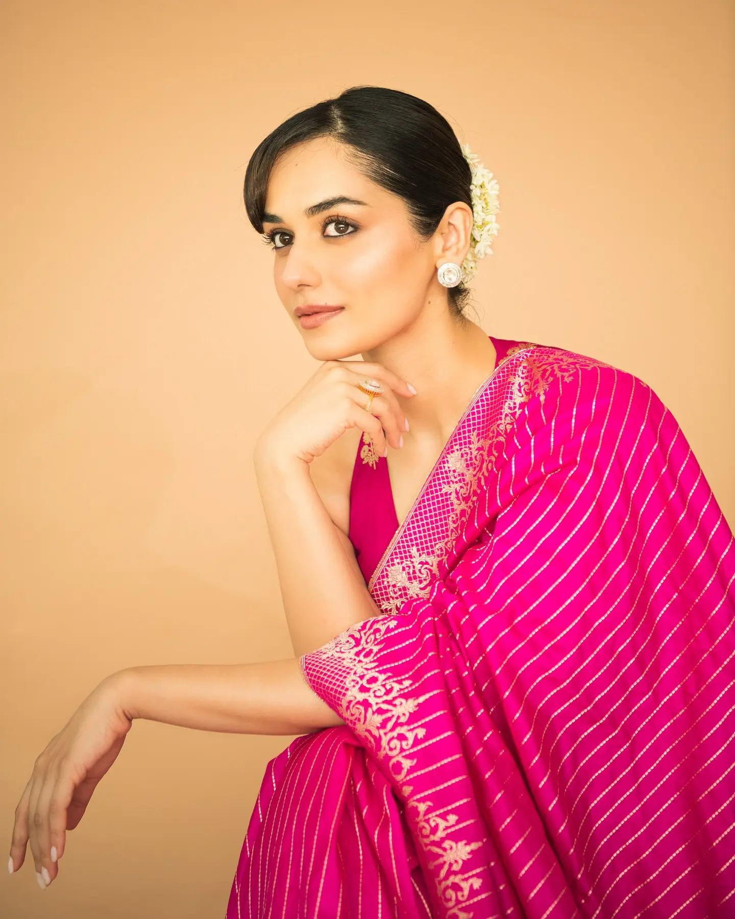 Manushi Chhillar Stuns In Gulabi Saree At Waves 2025