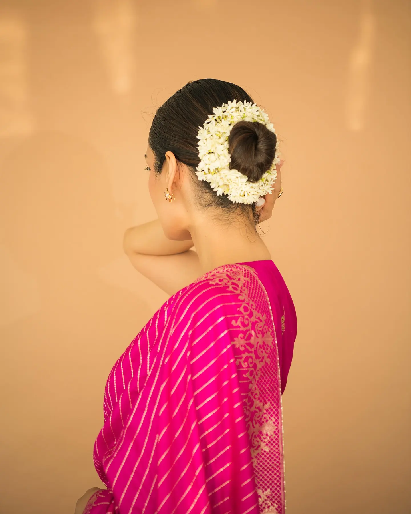 Manushi Chhillar Stuns In Gulabi Saree At Waves 2025
