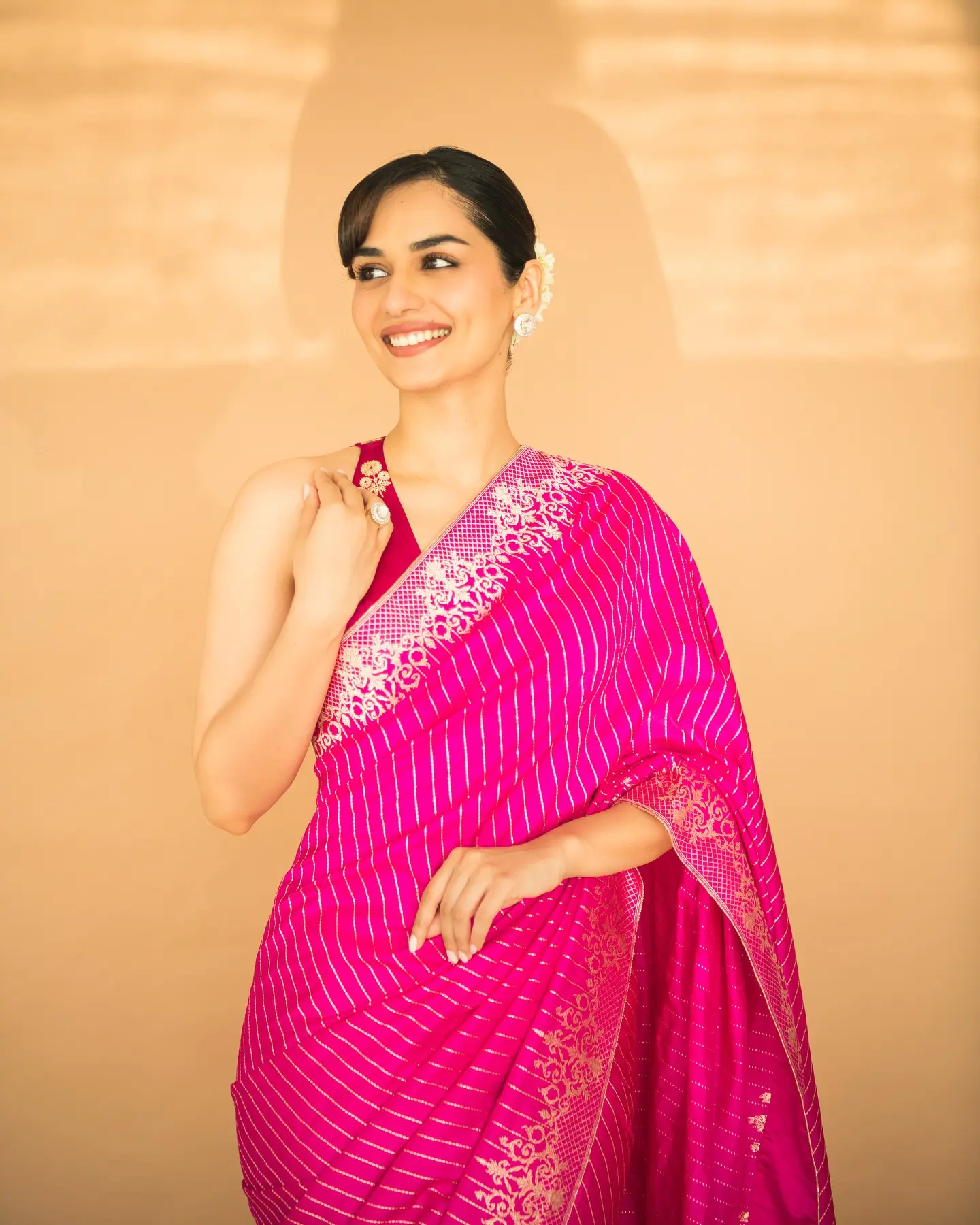 Manushi Chhillar Stuns In Gulabi Saree At Waves 2025