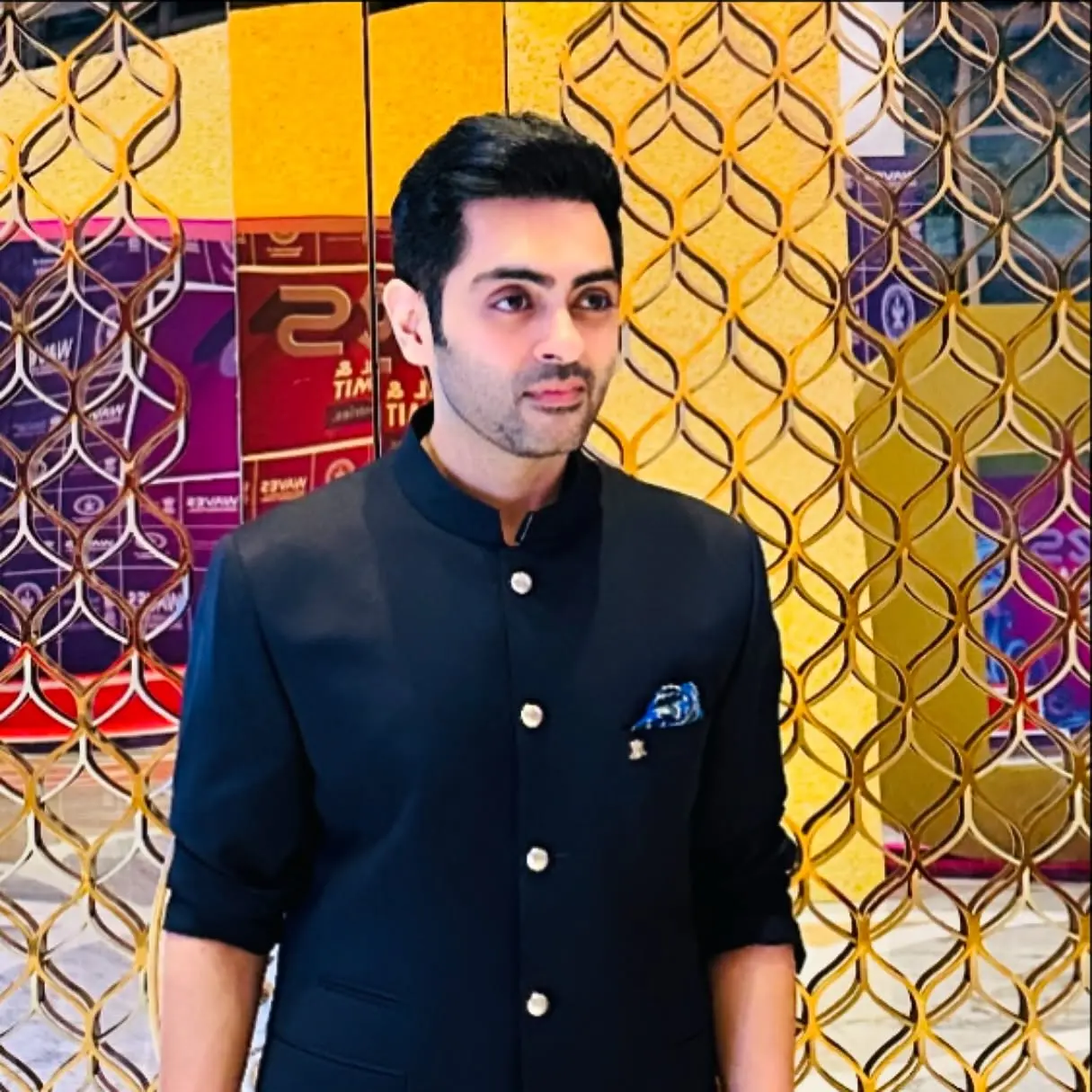 Mirror Masterpiece: Karan Singh Chhabra's Reflective Art