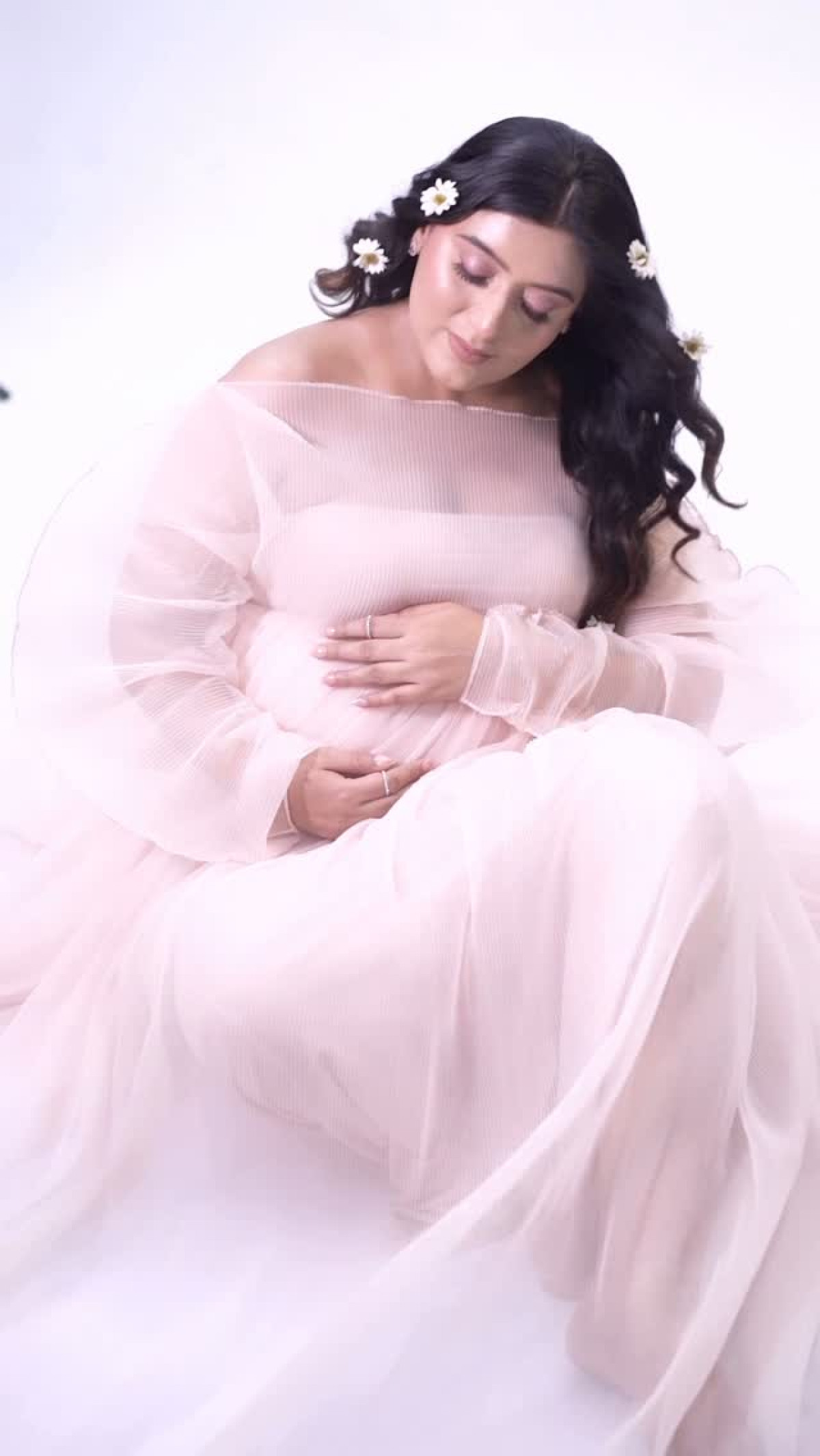 Mirzashireen Celebrates First Mother’s Day With Baby Bump Mirzashireen celebrates Mother’s Day joyously as her first baby bump heralds new life now