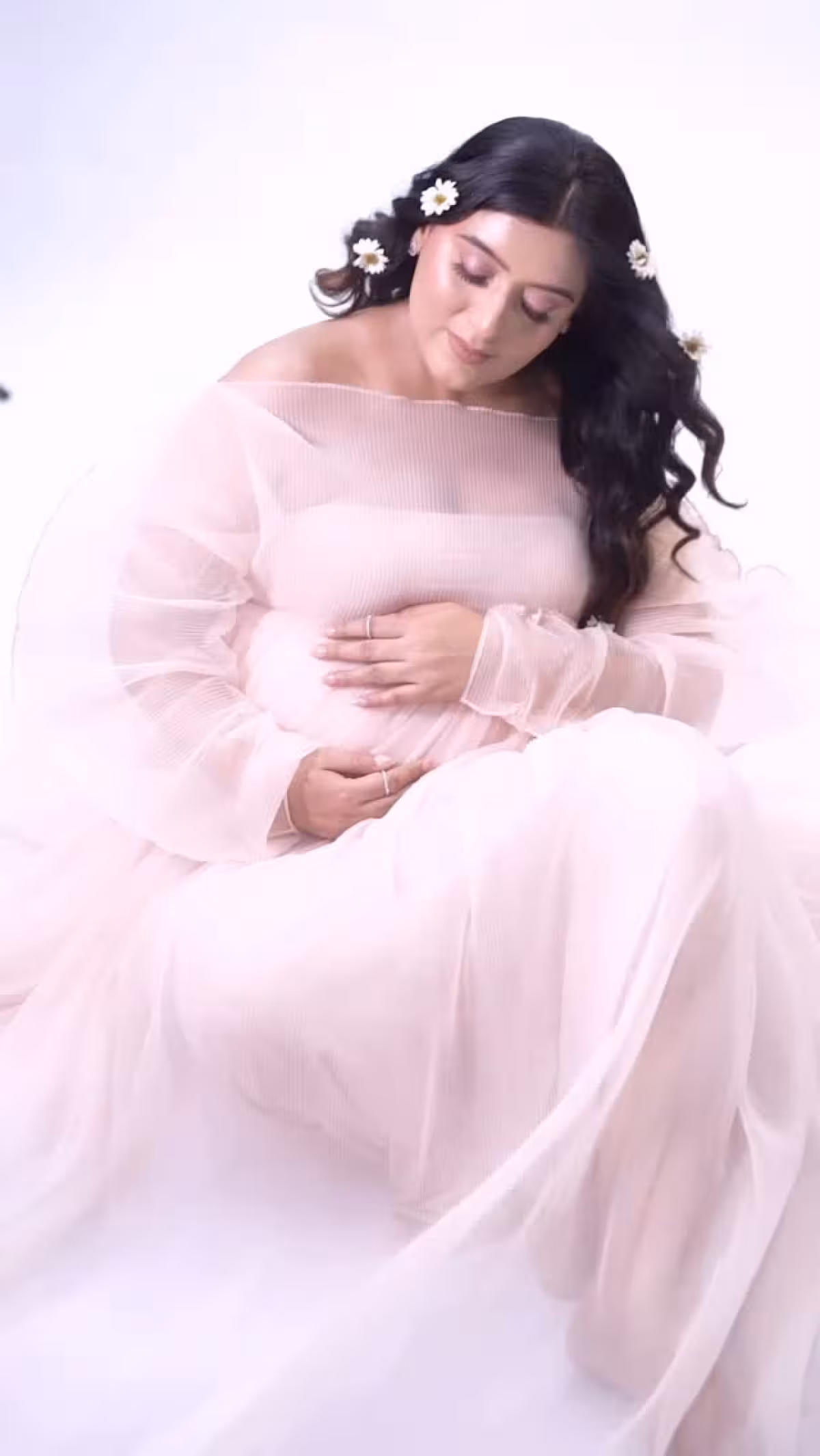 Mirzashireen Celebrates First Mother’s Day With Baby Bump Mirzashireen celebrates Mother’s Day joyously as her first baby bump heralds new life now
