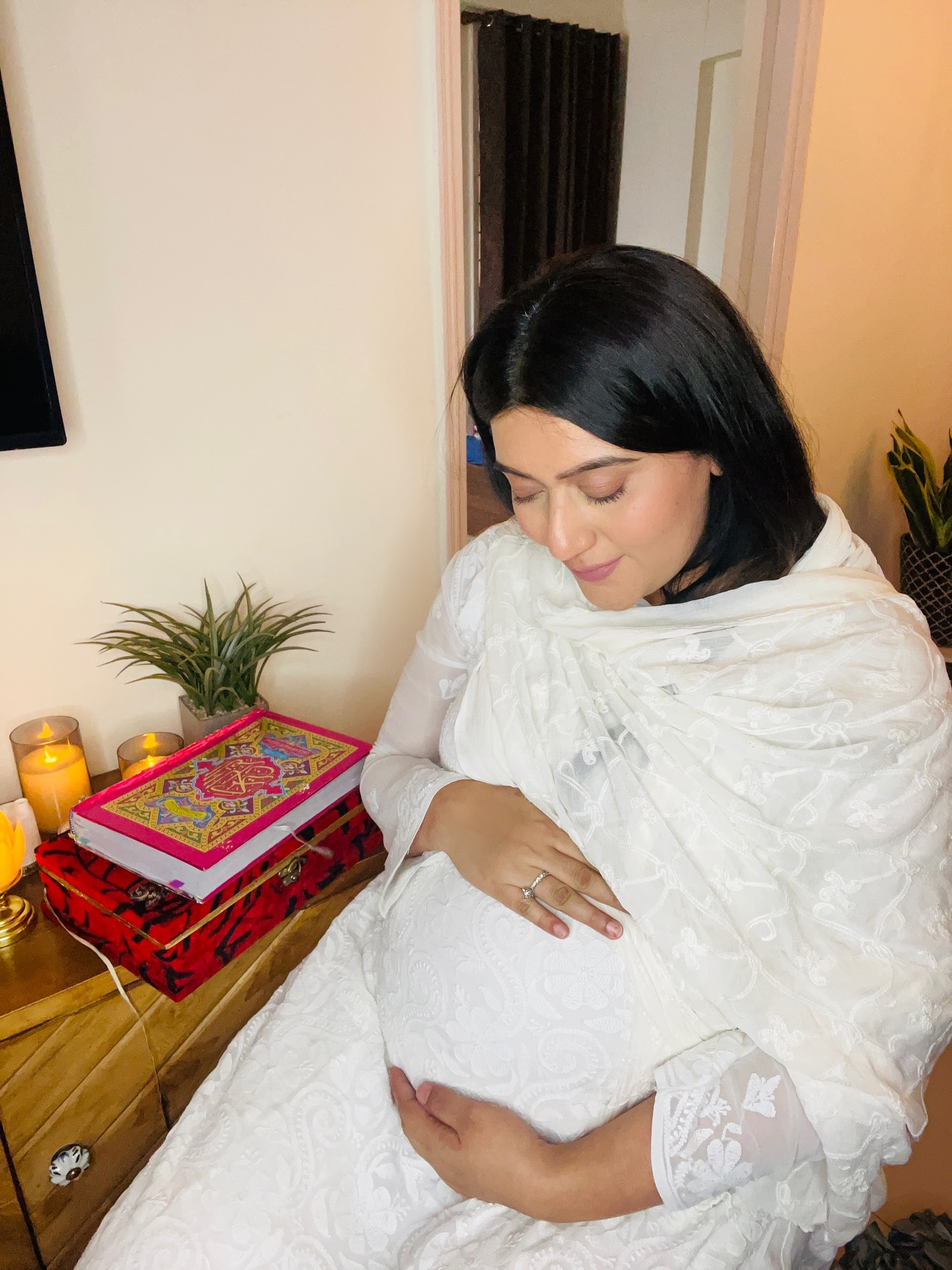 Mirzashireen offers soulful Jumma prayers for her unborn baby.