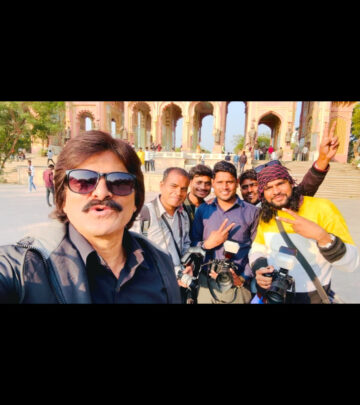 Ahsaan Qureshi shows mobile camera shift affecting photographer earnings at heritage sites.
