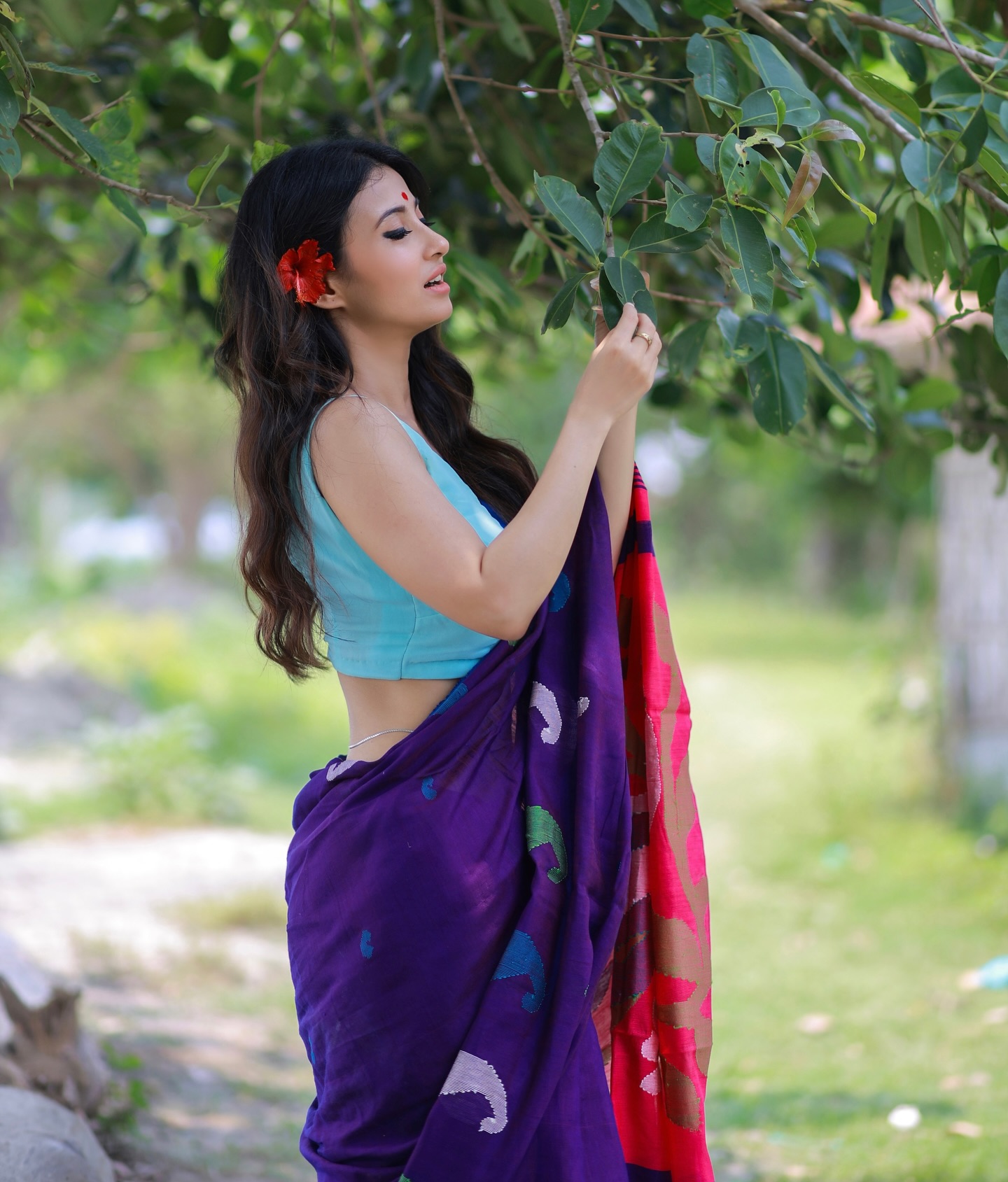 Bengali star enchants fans with bold aura, magnetic allure, and pure elegance on IG daily!