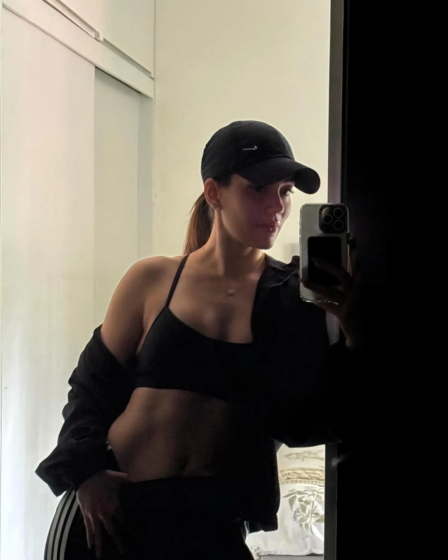 Monday Mood: Waluscha De Sousa’s Chic Start Celeb fashion icon Waluscha De Sousa kicks off week with bold, stylish vibe on Monday now.