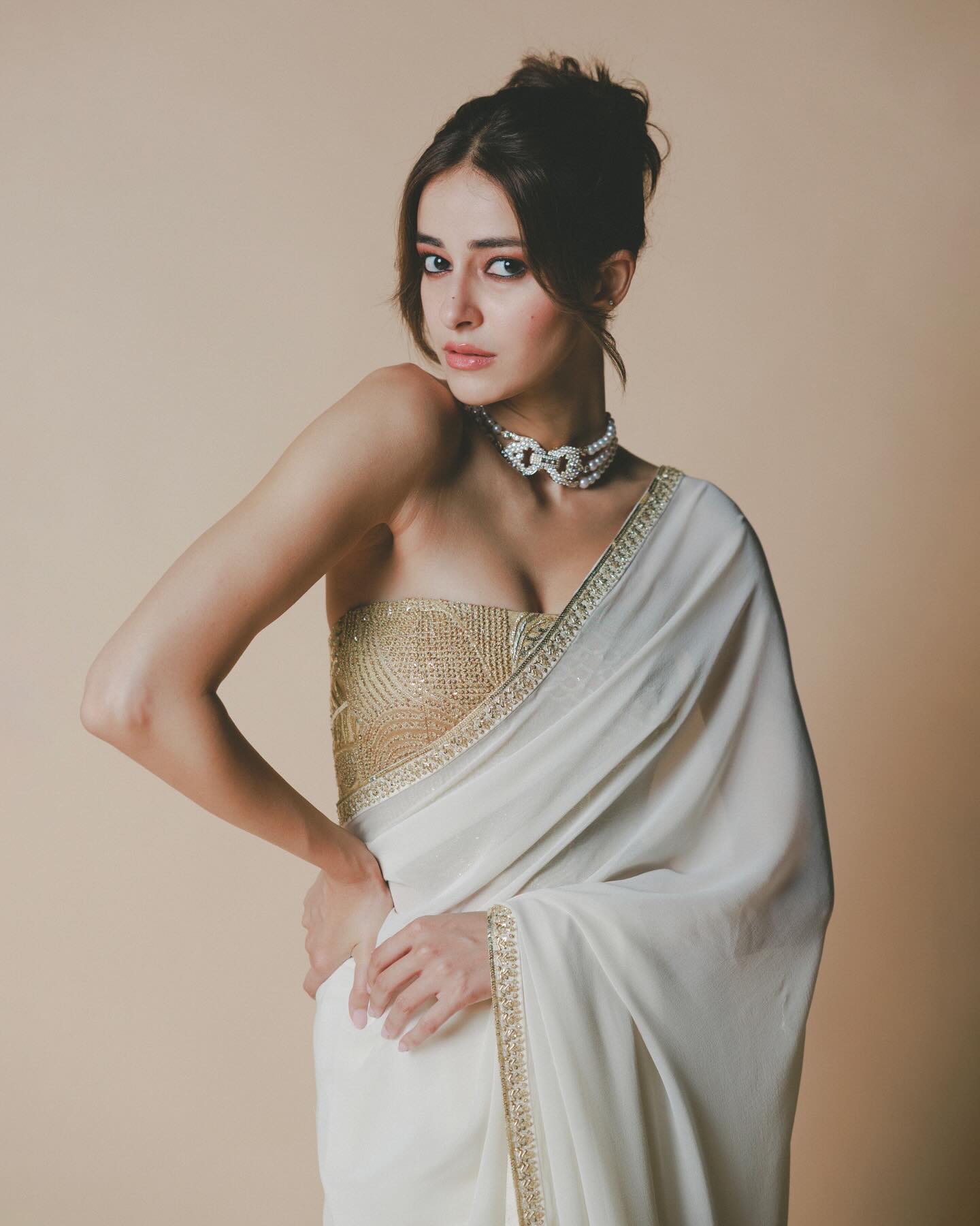Moon Shines at Zee Cine Awards Ananya Panday stuns at Zee Cine Awards with stellar style, radiating elegance and flair!