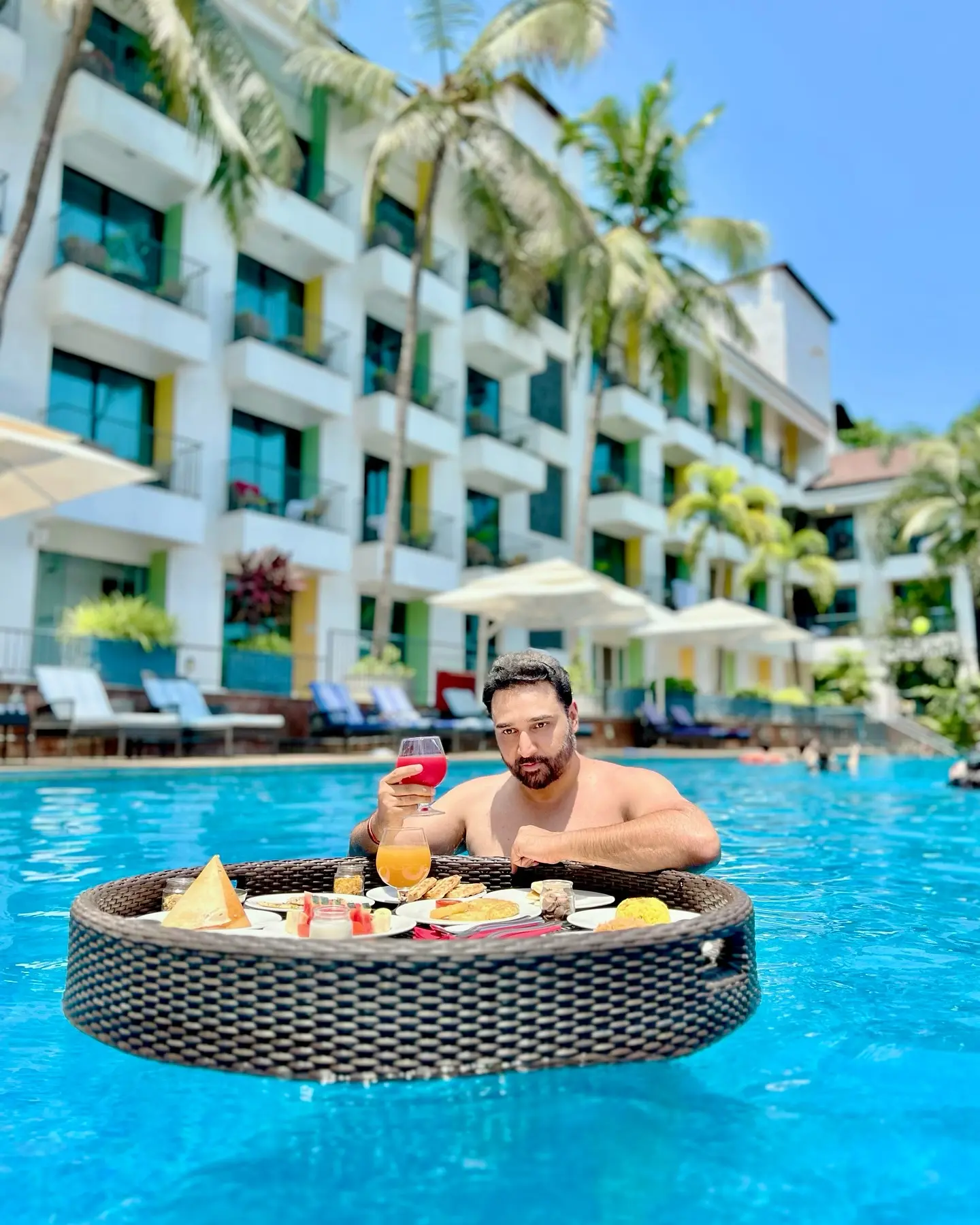 Morning Luxury in Goa: Romanch Mehta’s Floating Breakfast Sunshine, floating breakfast, and unmatched service create a unique start to a Goa getaway.