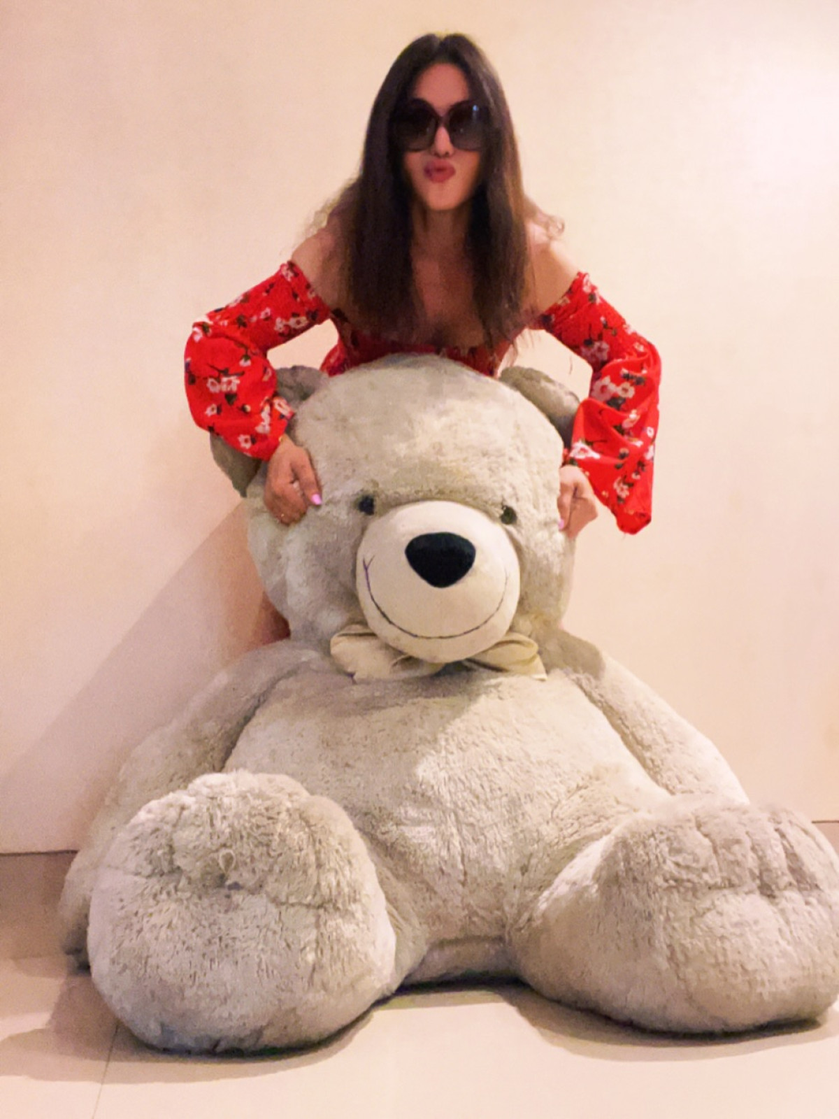 Mreenal Deshraj Radiates Joy and Style On Instagram Positive vibes and chic style shine as Mreenal Deshraj shares her joyful Instagram moment!
